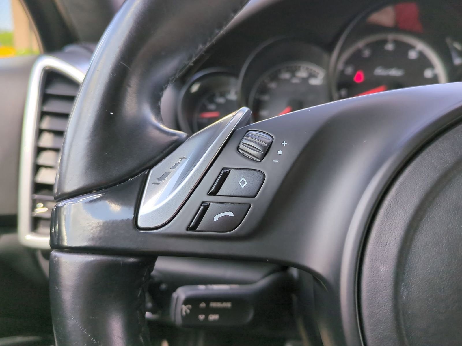 Thumbnail: 2014 Porsche Cayenne - 25