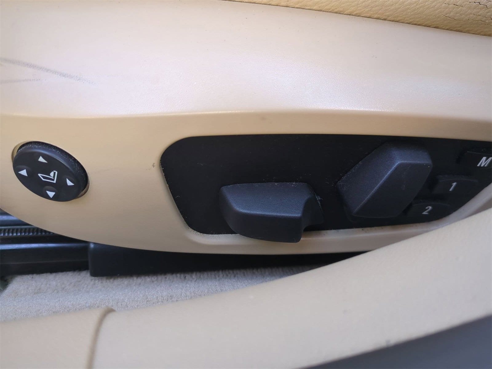 Thumbnail: 2011 BMW 3 Series - 17