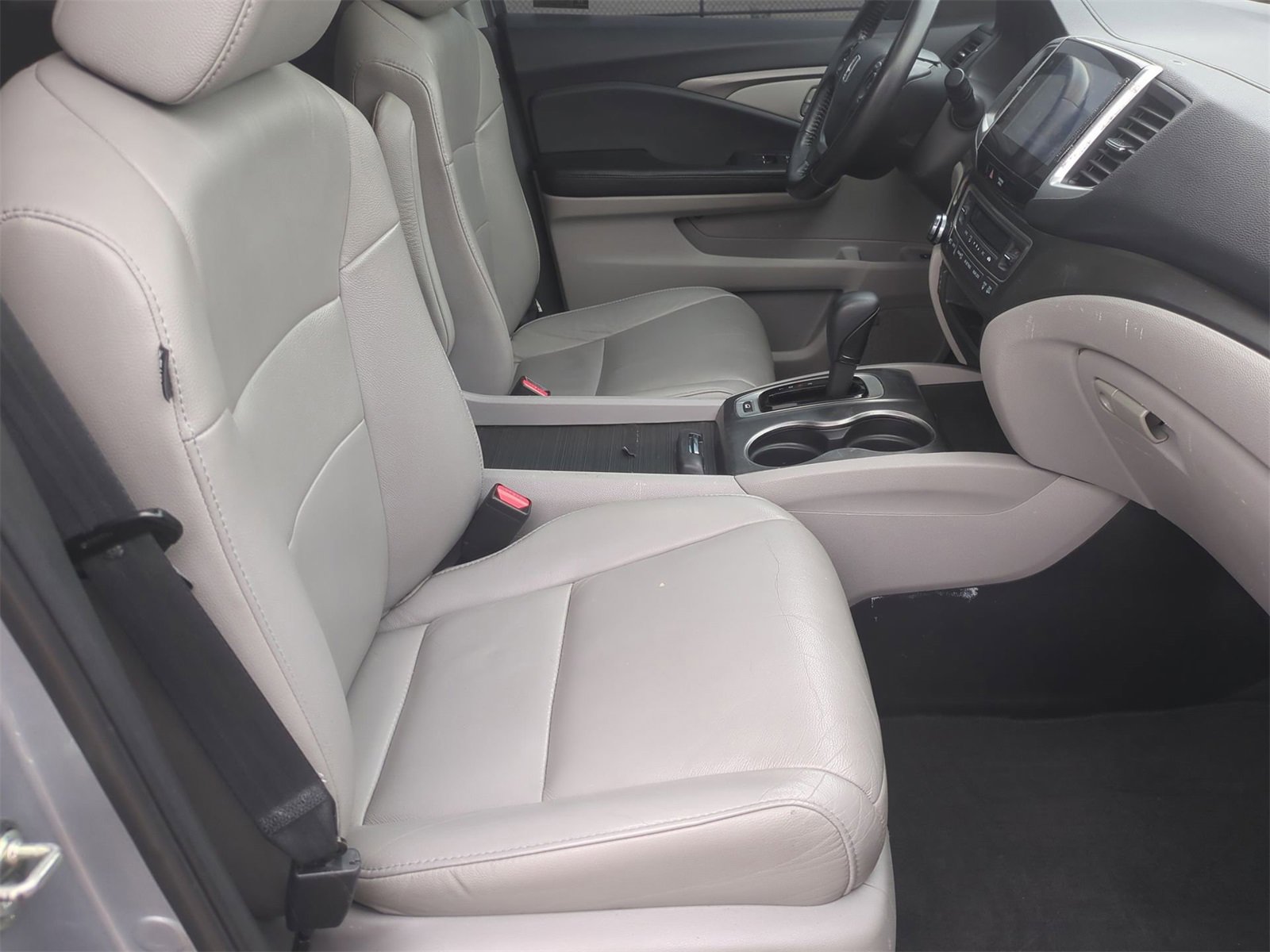 Thumbnail: 2018 Honda Pilot - 23