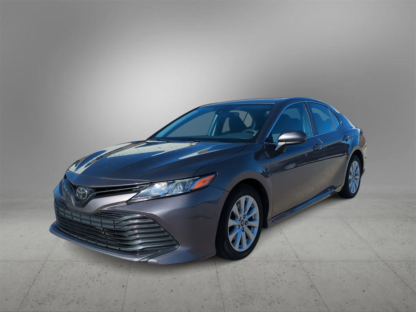 2019 Toyota Camry SE XLE photo 4