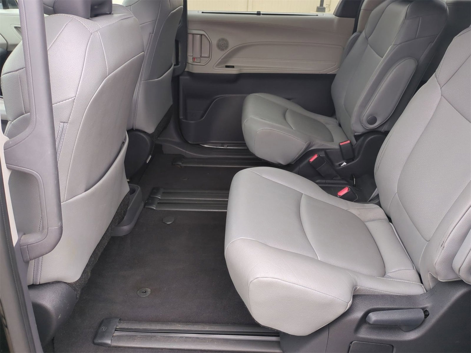 2023 Toyota Sienna XLE 20