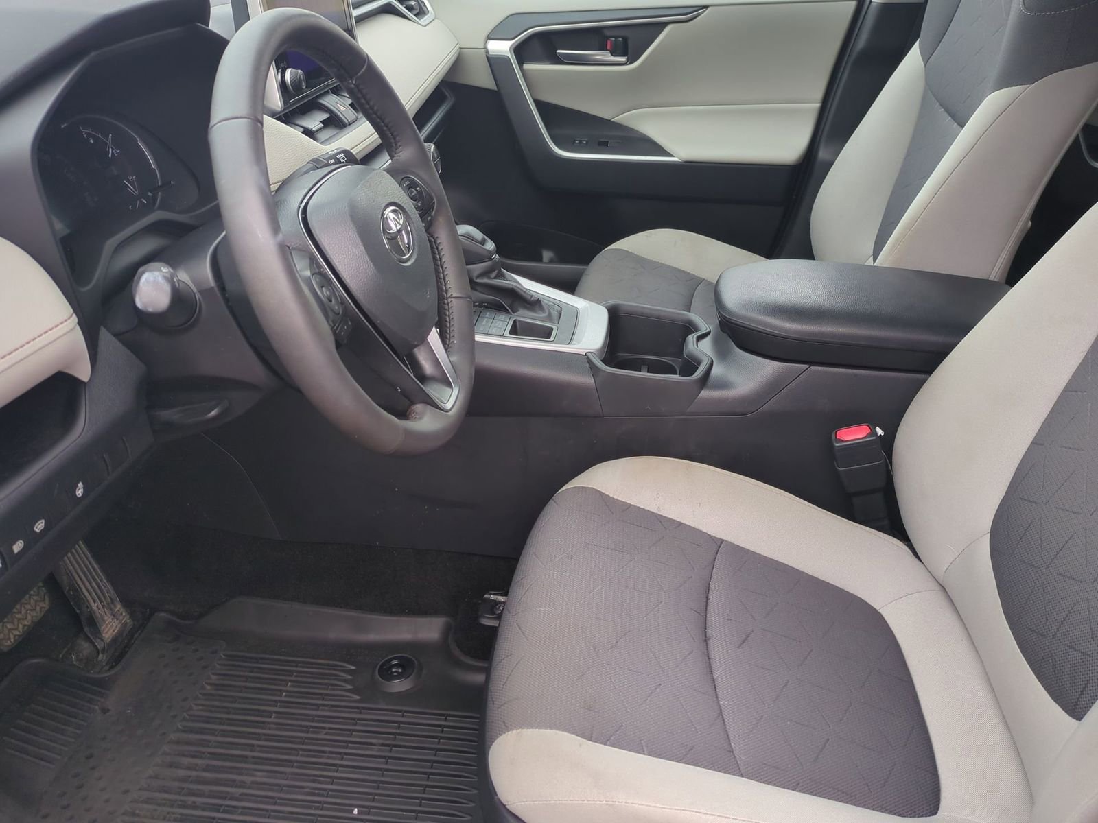 Thumbnail: 2024 Toyota RAV4 - 16