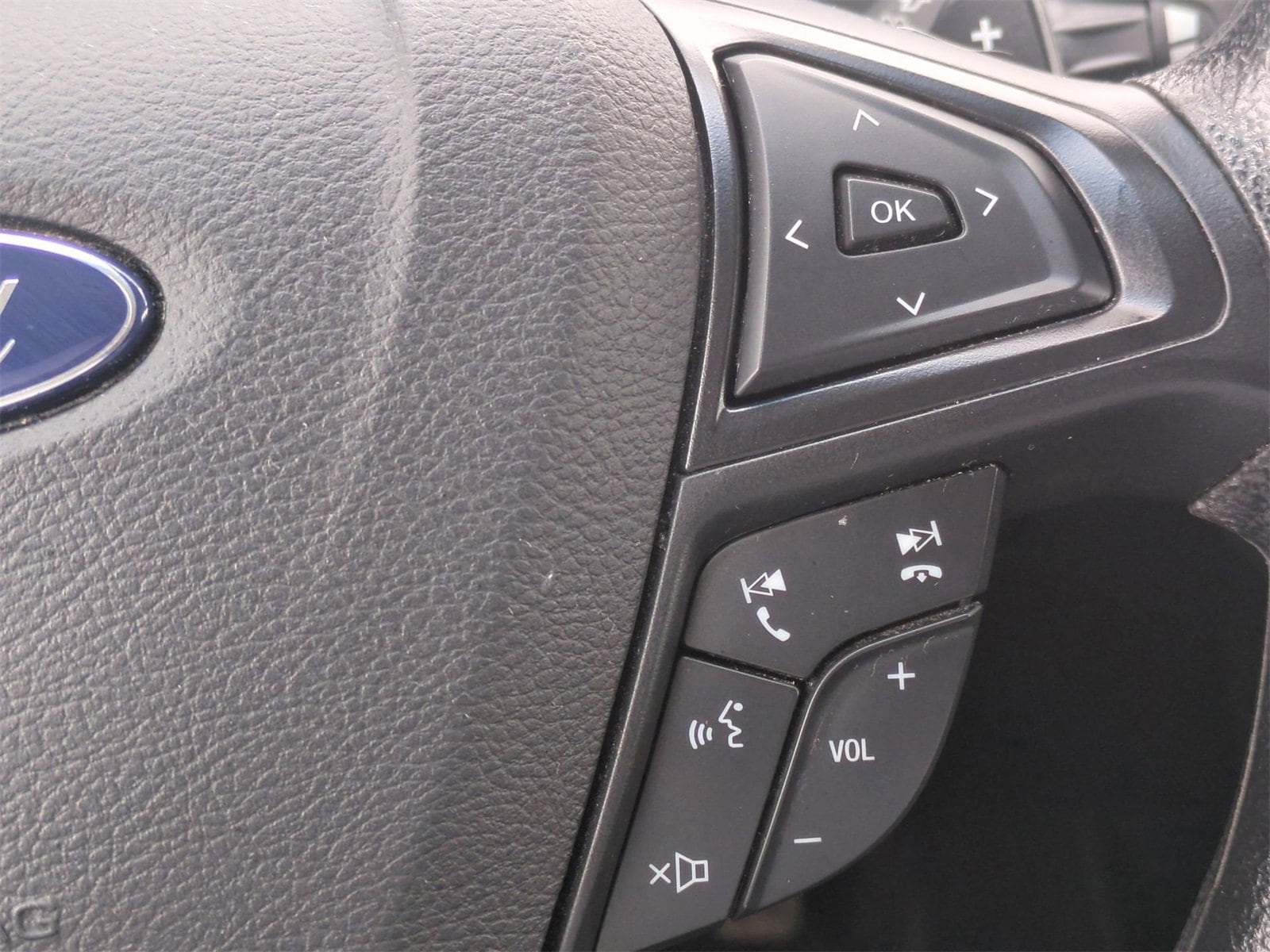 Thumbnail: 2016 Ford Edge - 24
