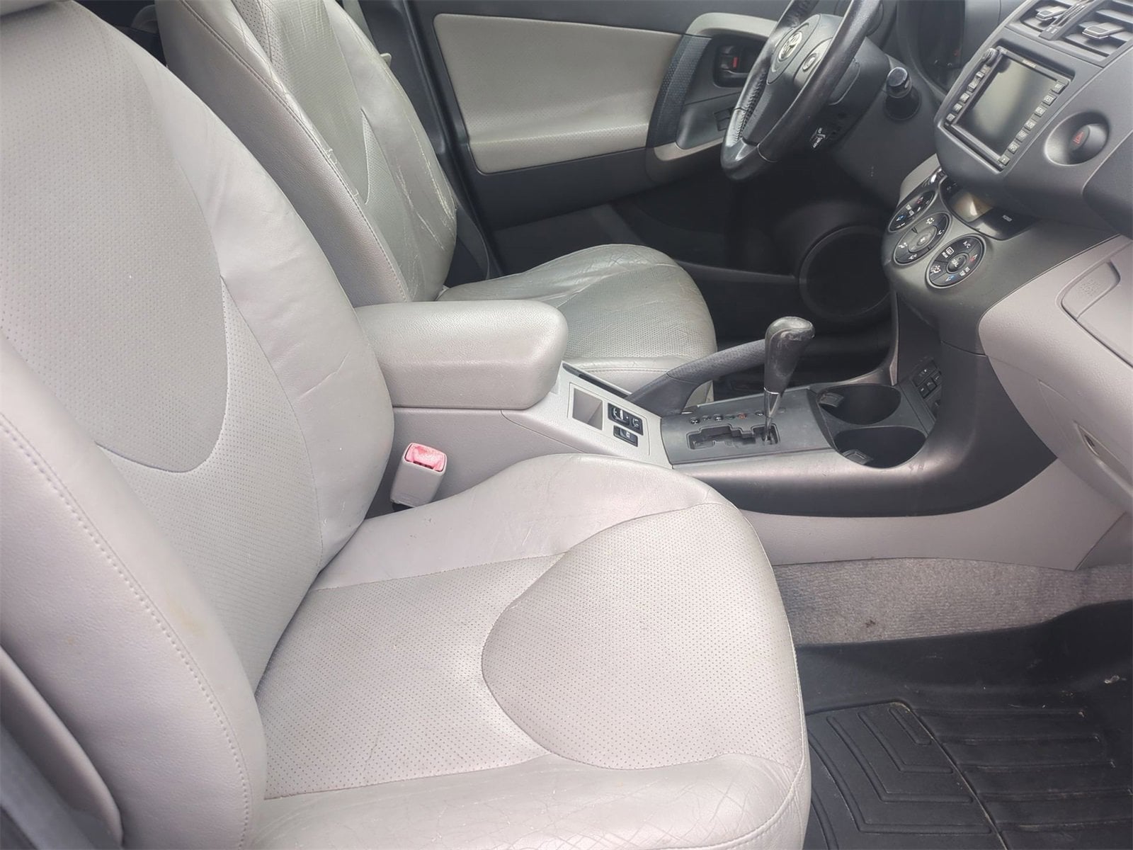 Thumbnail: 2011 Toyota RAV4 - 23