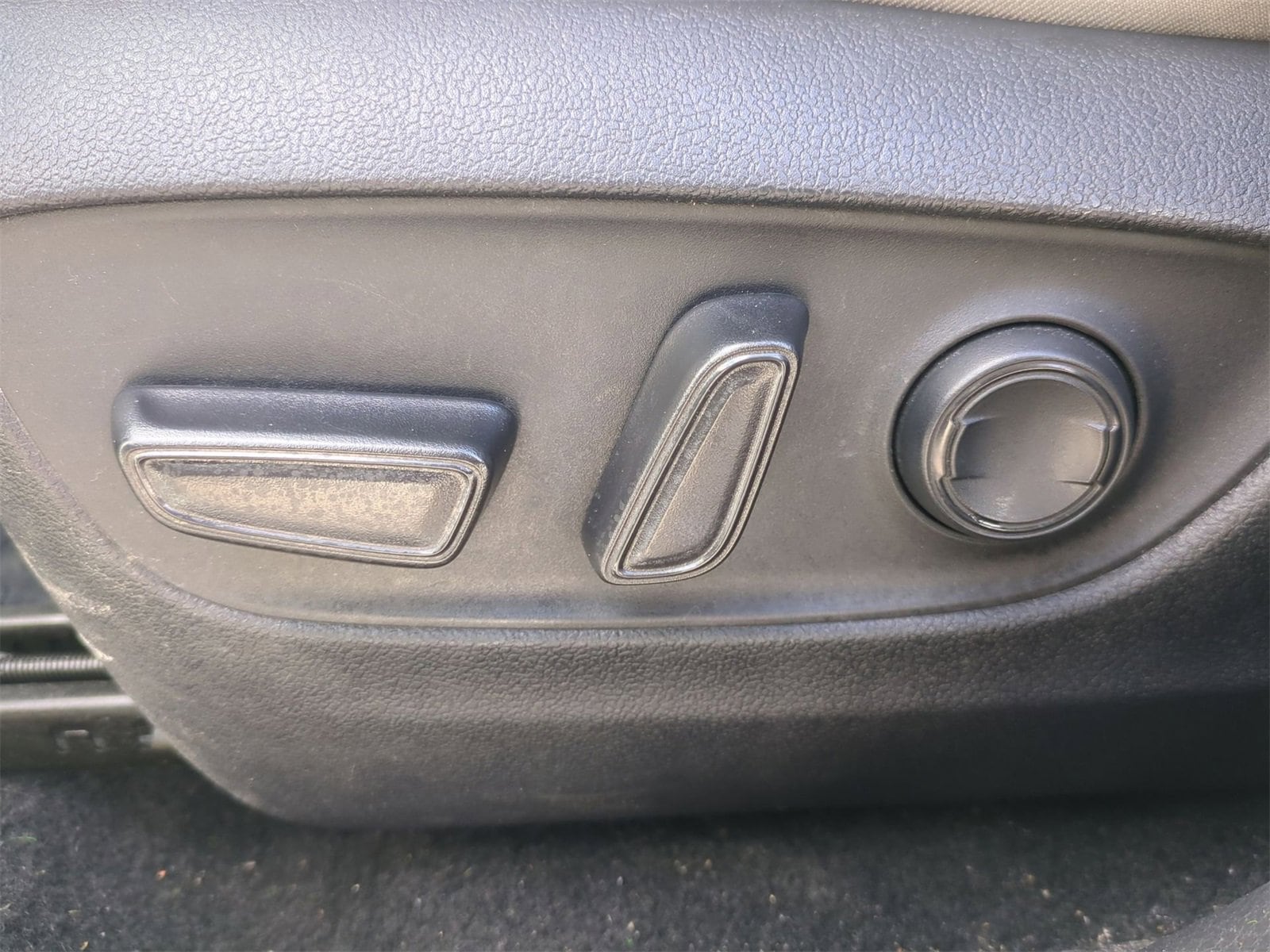 Thumbnail: 2023 Toyota RAV4 - 17