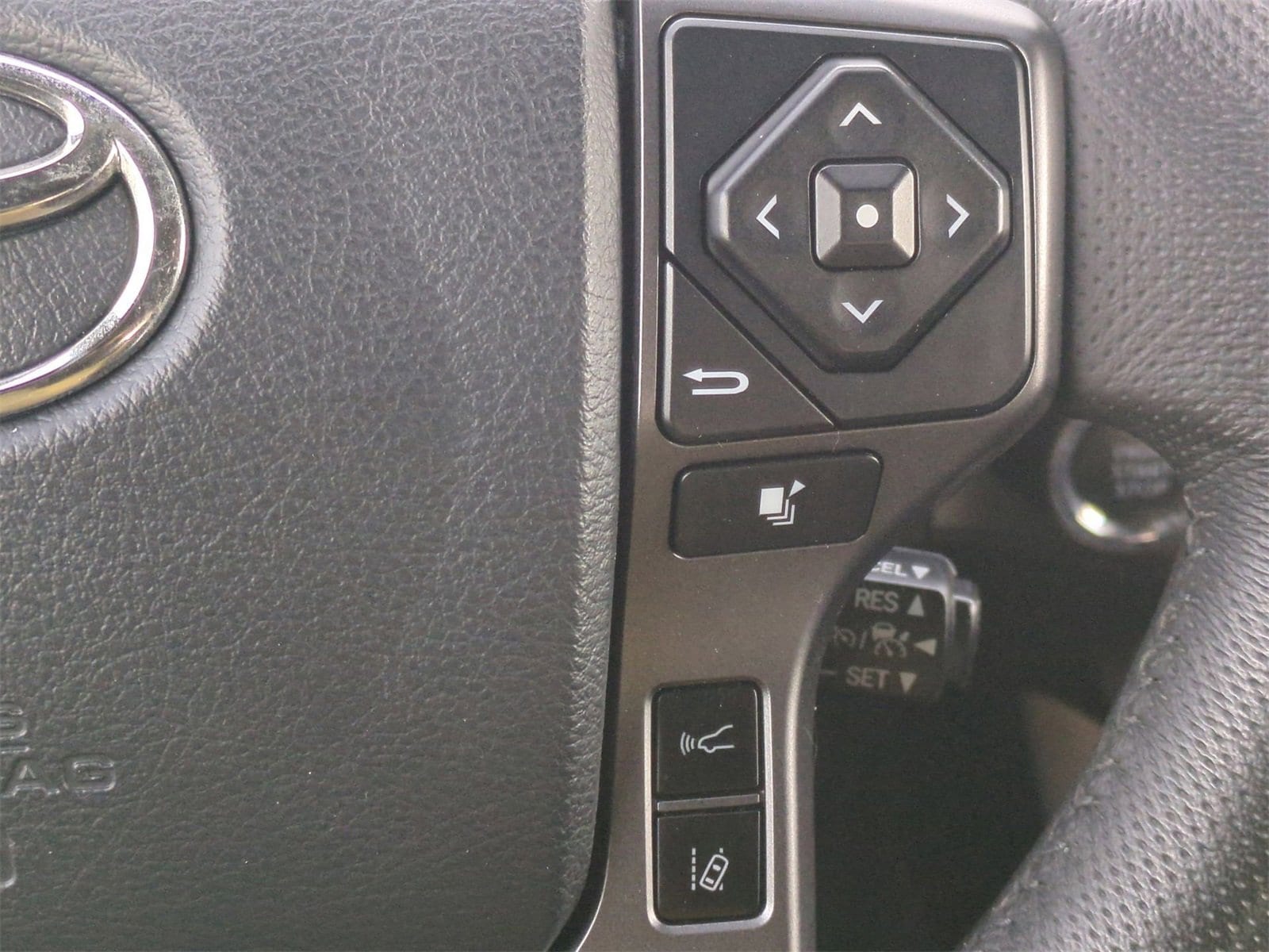 Thumbnail: 2020 Toyota Tacoma - 26