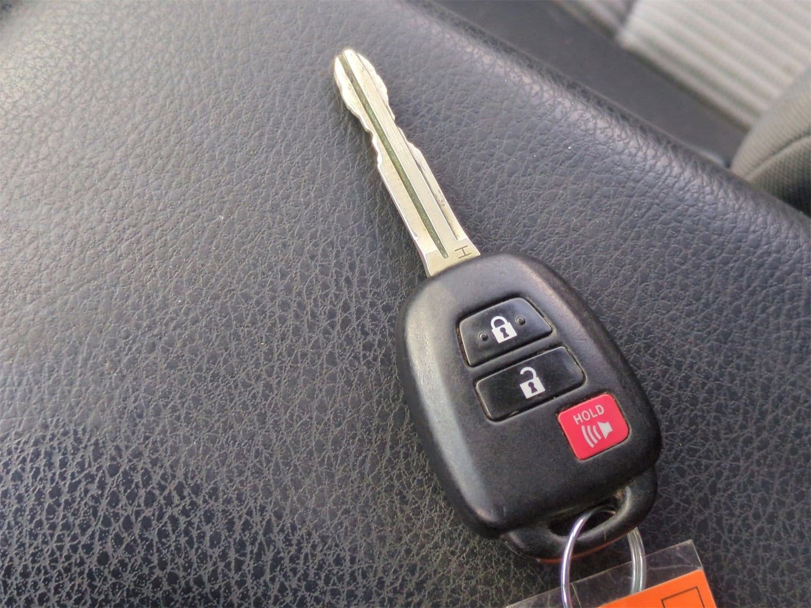 Thumbnail: 2013 Toyota RAV4 - 33