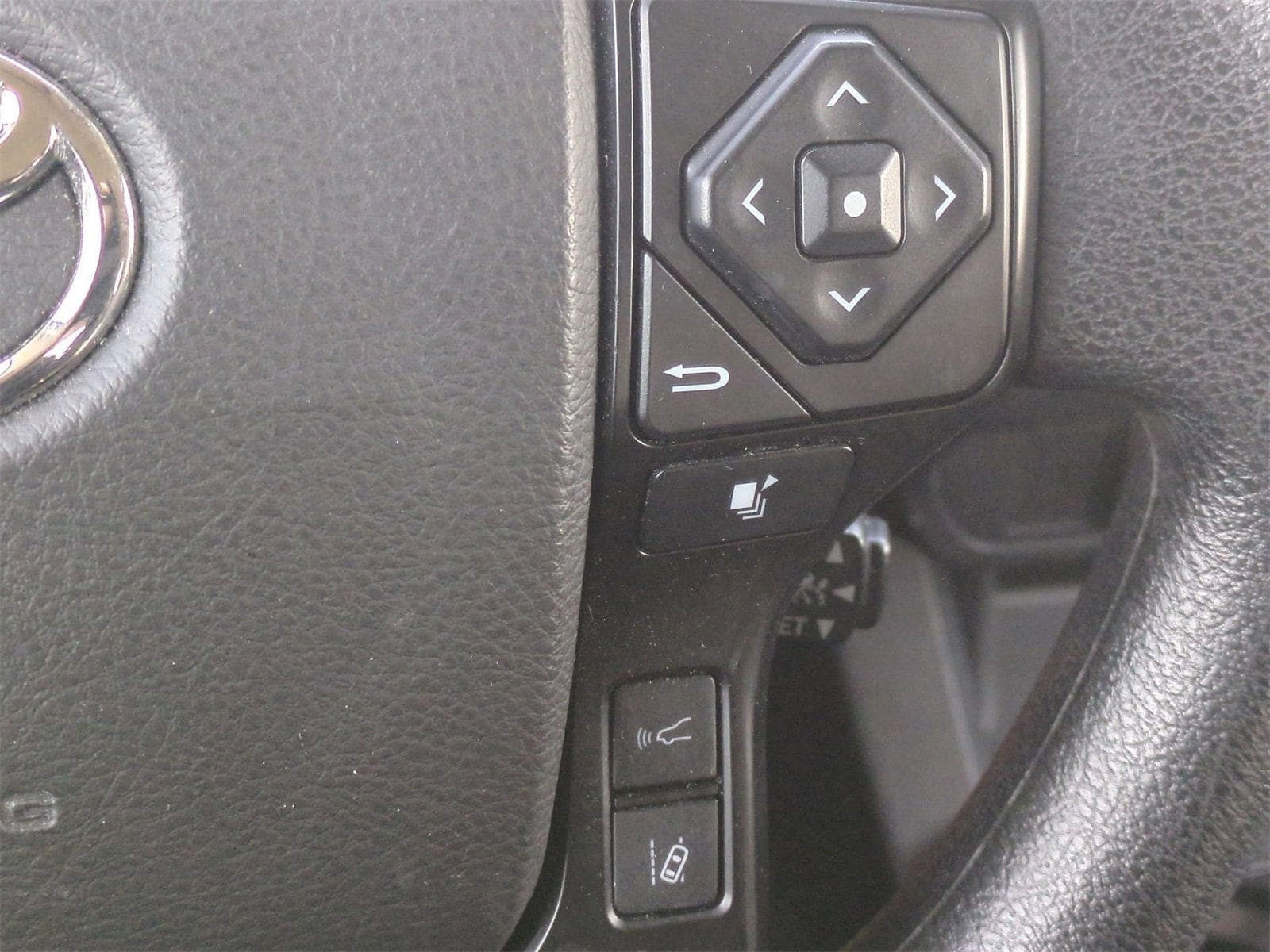 Thumbnail: 2023 Toyota Tacoma - 24