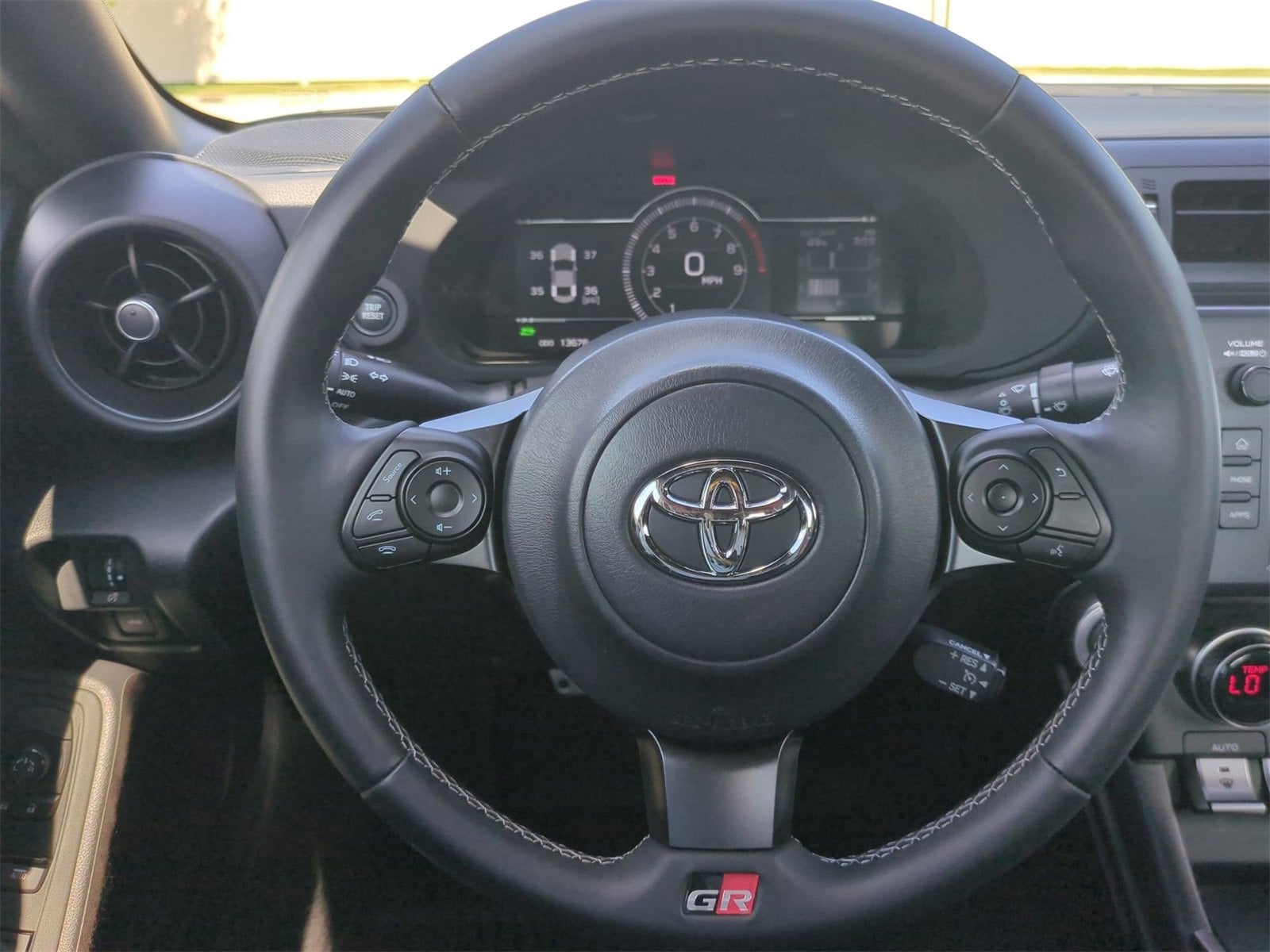 Thumbnail: 2023 Toyota GR86 - 18