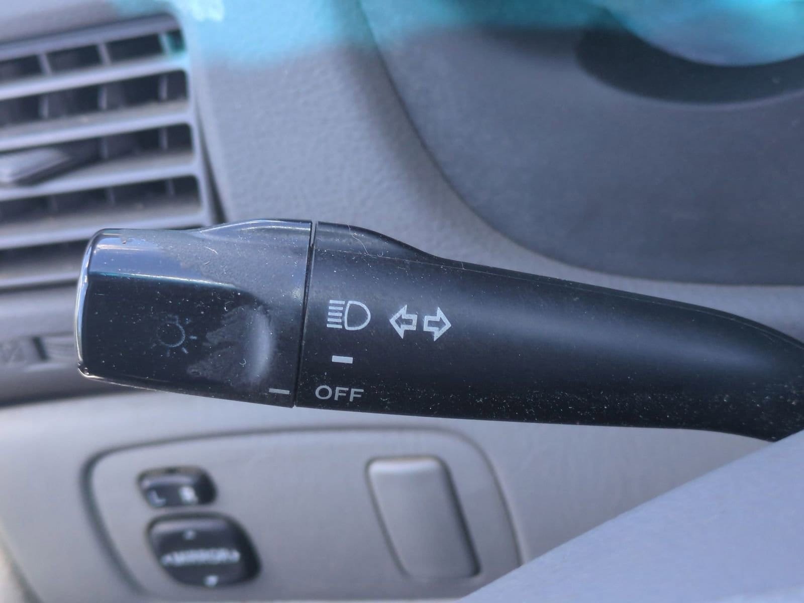 Thumbnail: 2005 Toyota Sienna - 23