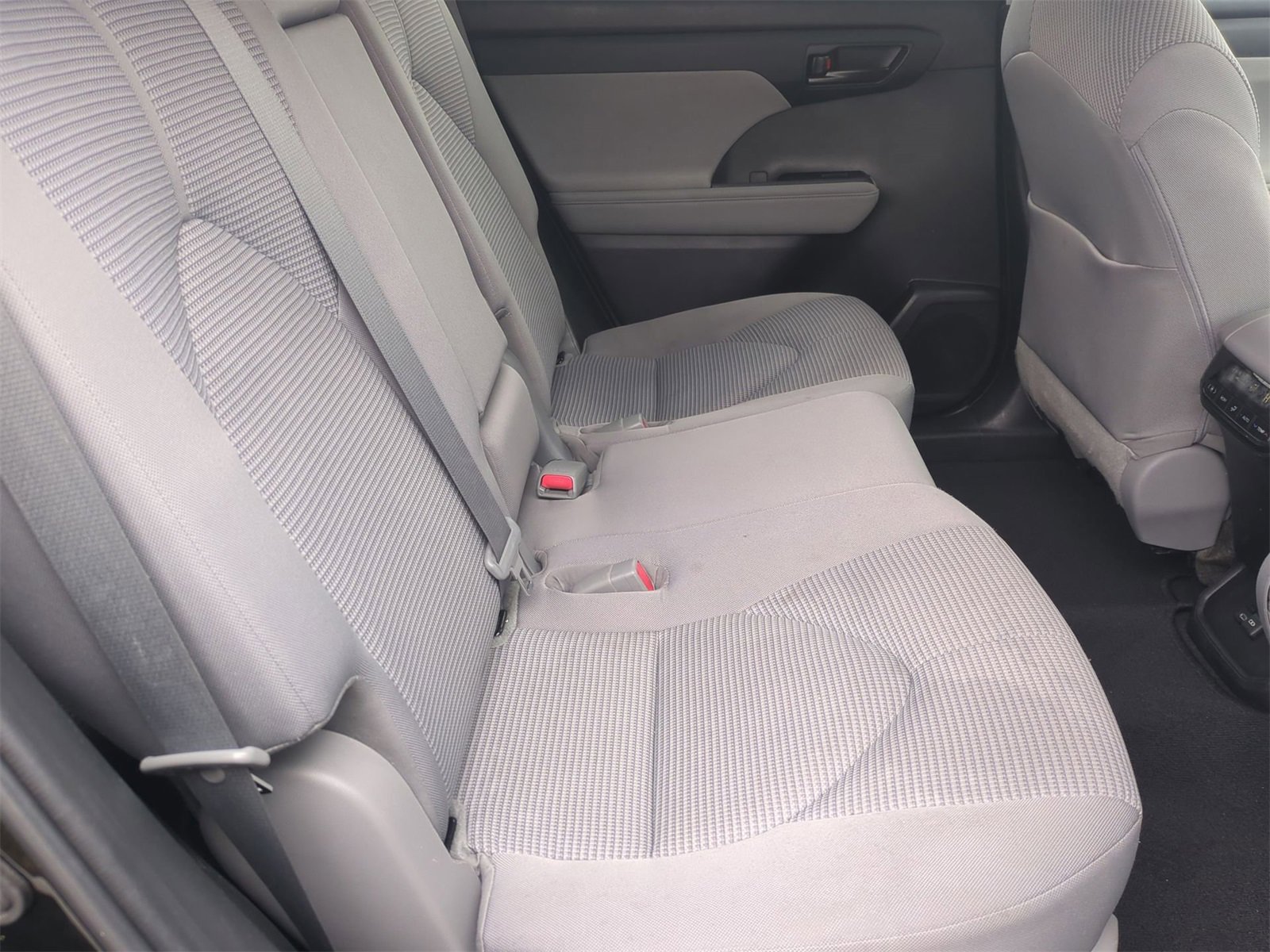 Thumbnail: 2023 Toyota Highlander - 20