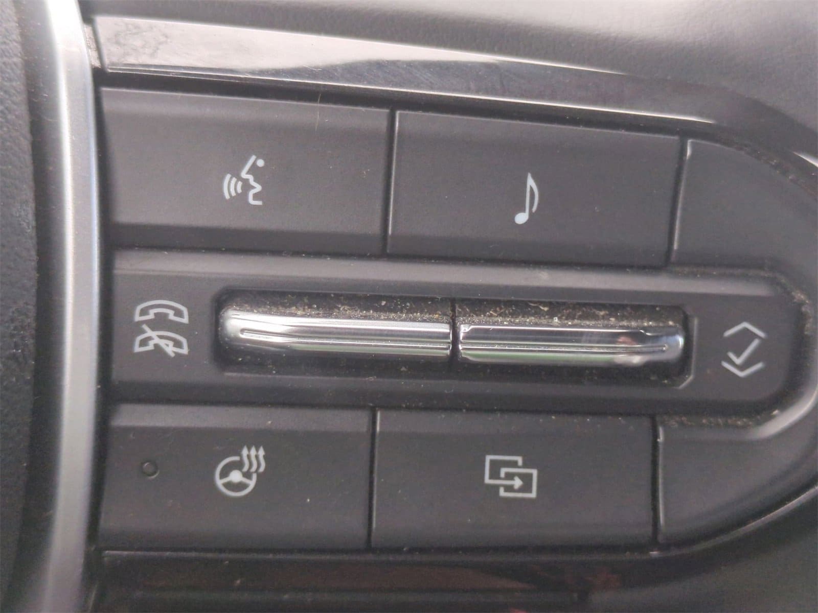 Thumbnail: 2023 Chevrolet Colorado - 26