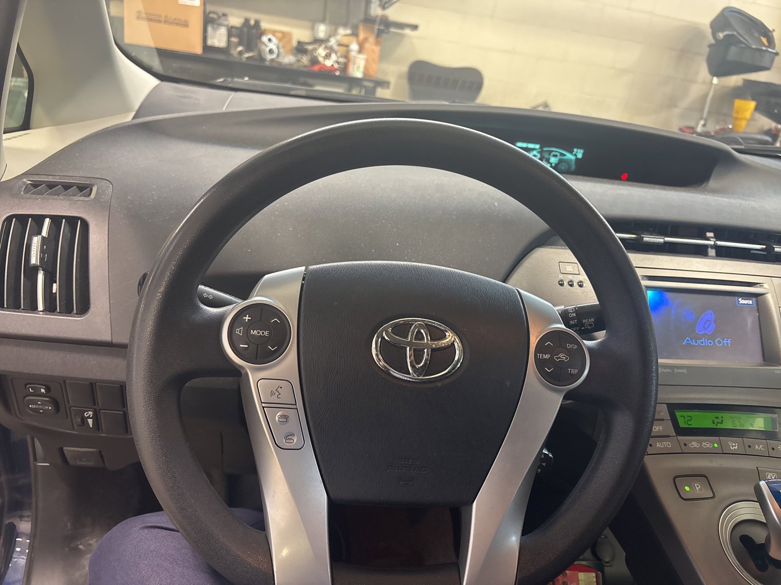 2015 Toyota Prius Four photo 2