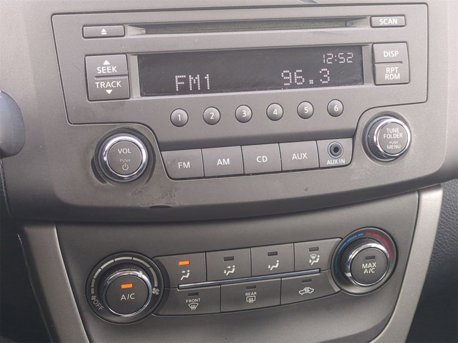 Thumbnail: 2014 Nissan Sentra - 26