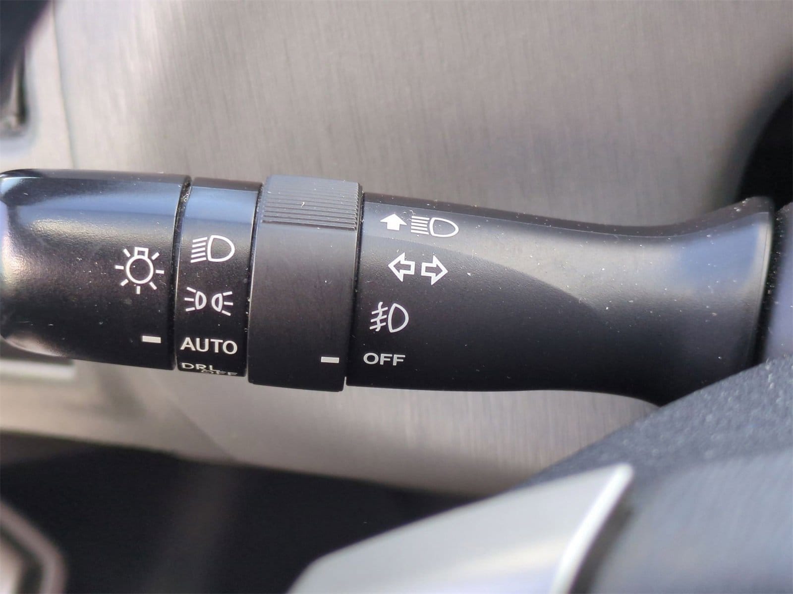 Thumbnail: 2014 Toyota Prius v - 26