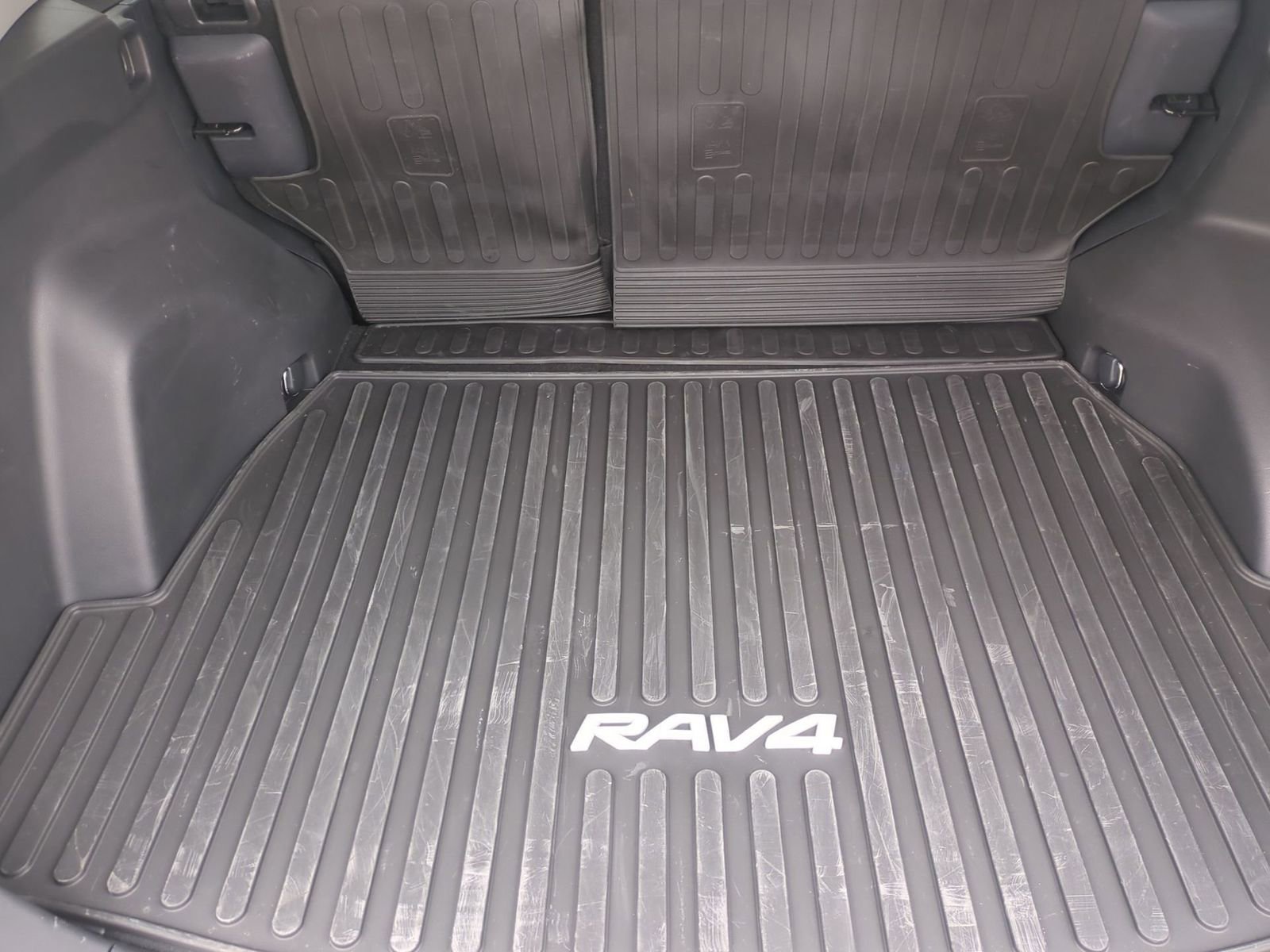 Thumbnail: 2025 Toyota RAV4 - 32