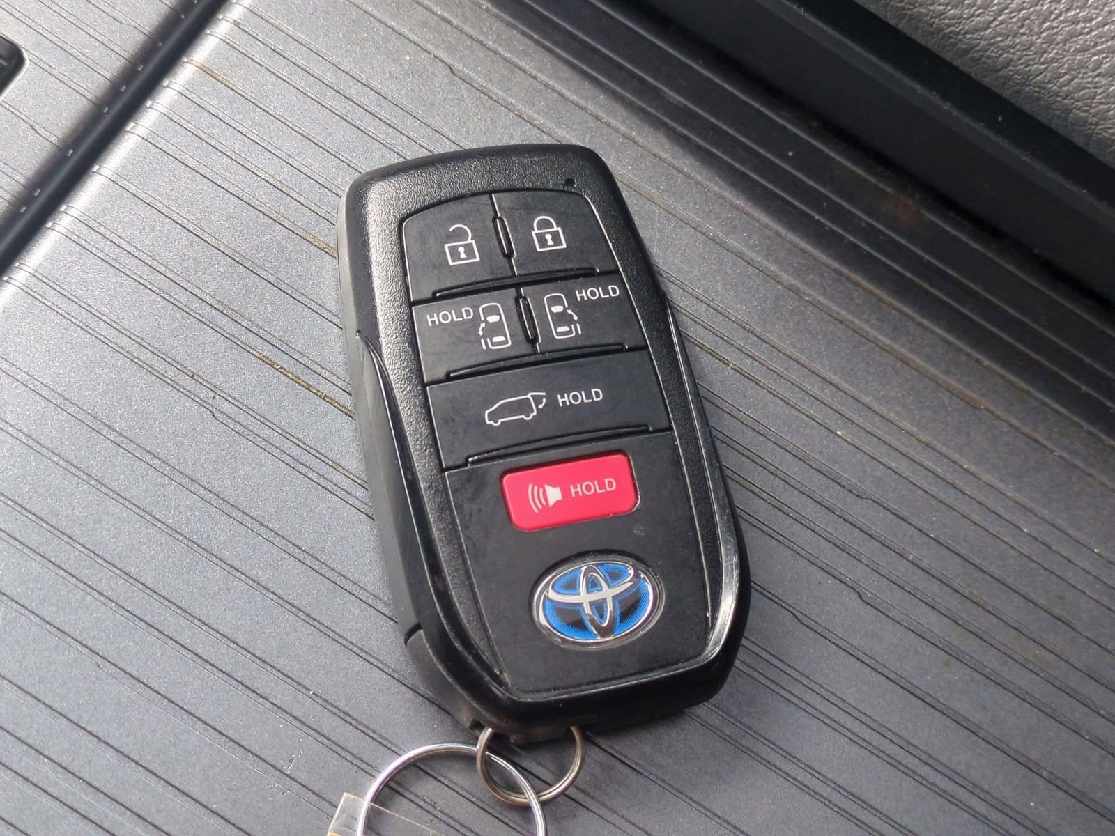 Thumbnail: 2023 Toyota Sienna - 37