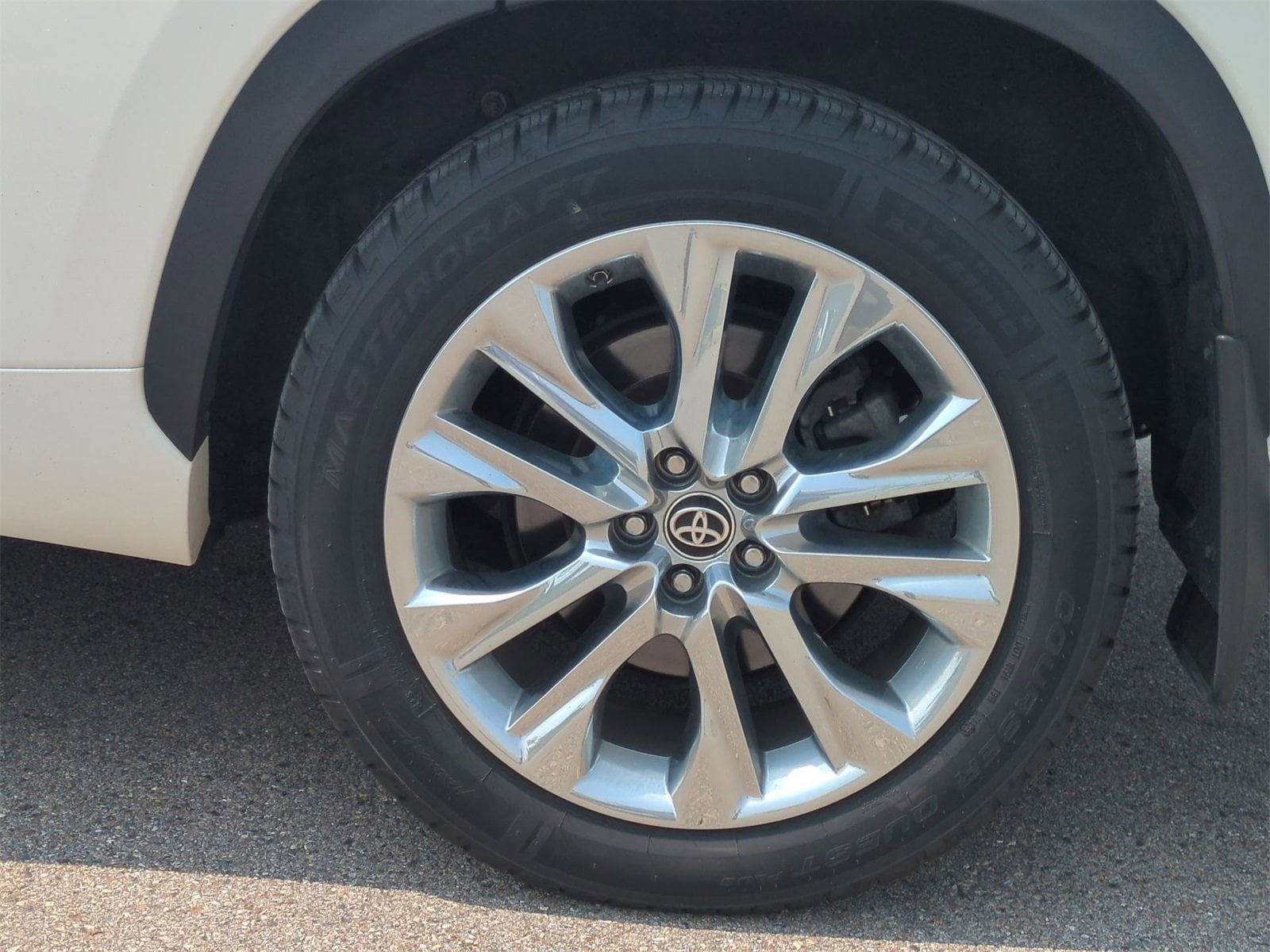 Thumbnail: 2020 Toyota Highlander - 14