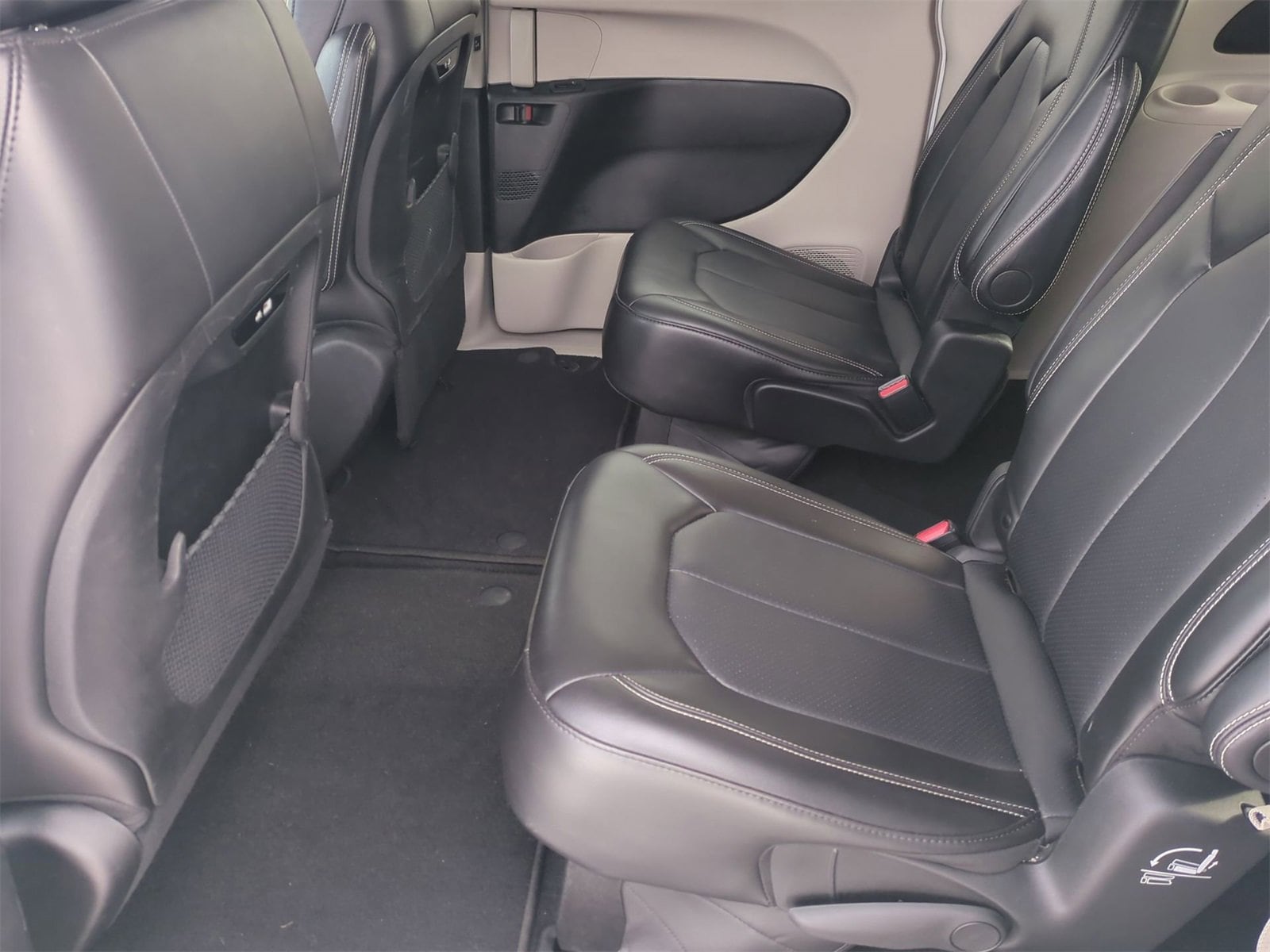 Thumbnail: 2024 Chrysler Pacifica - 19