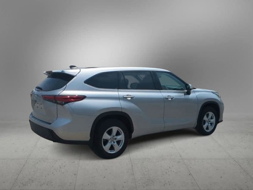 Thumbnail: 2022 Toyota Highlander - 8