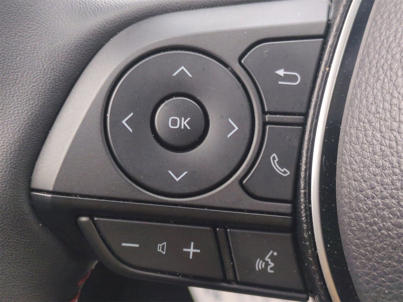 Thumbnail: 2025 Toyota RAV4 - 25