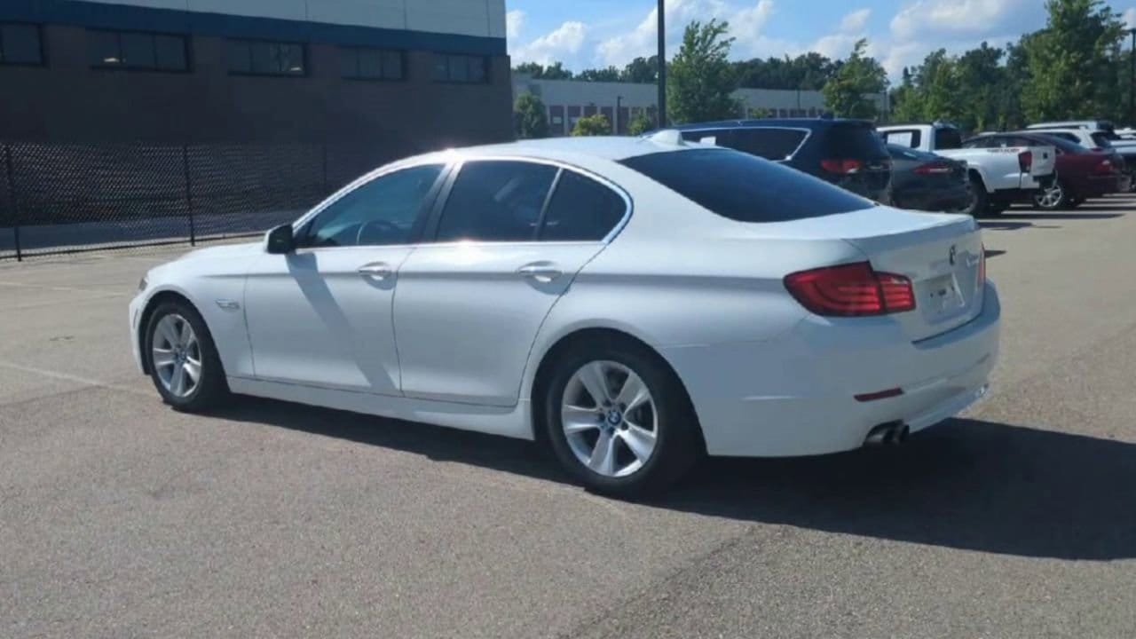 Thumbnail: 2011 BMW 5 Series - 6