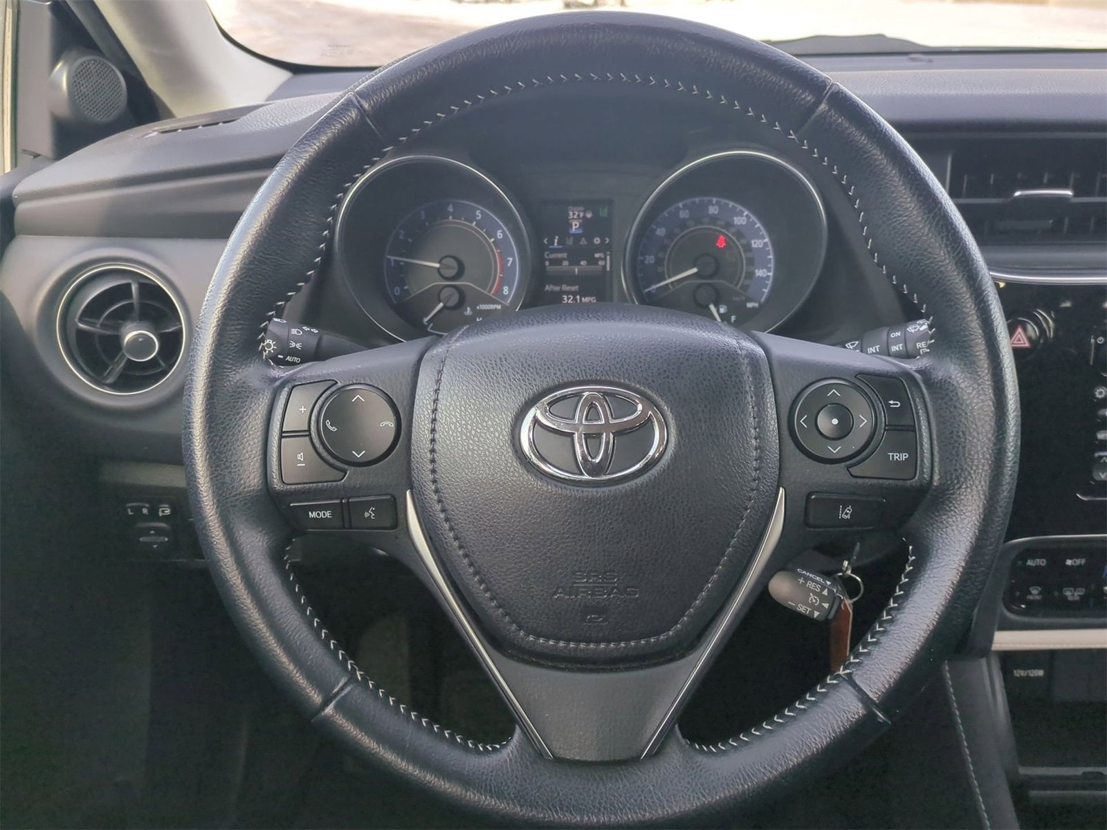 Thumbnail: 2018 Toyota Corolla iM - 22