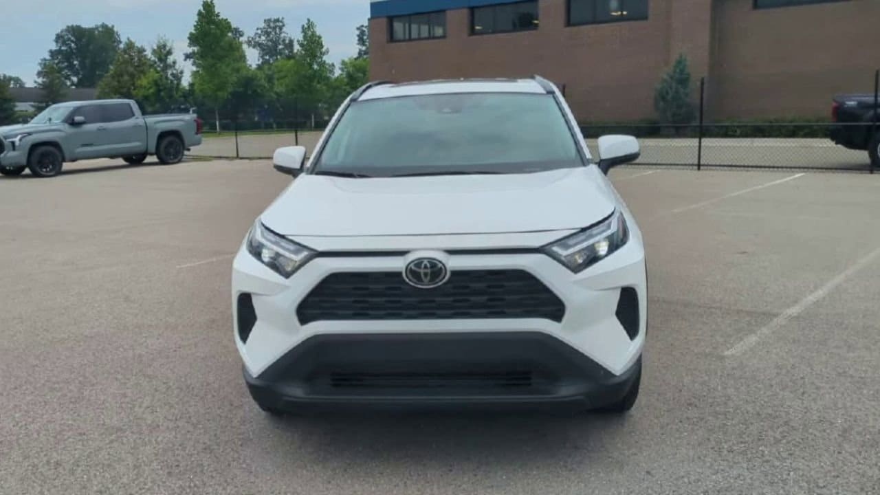 Thumbnail: 2022 Toyota RAV4 - 3