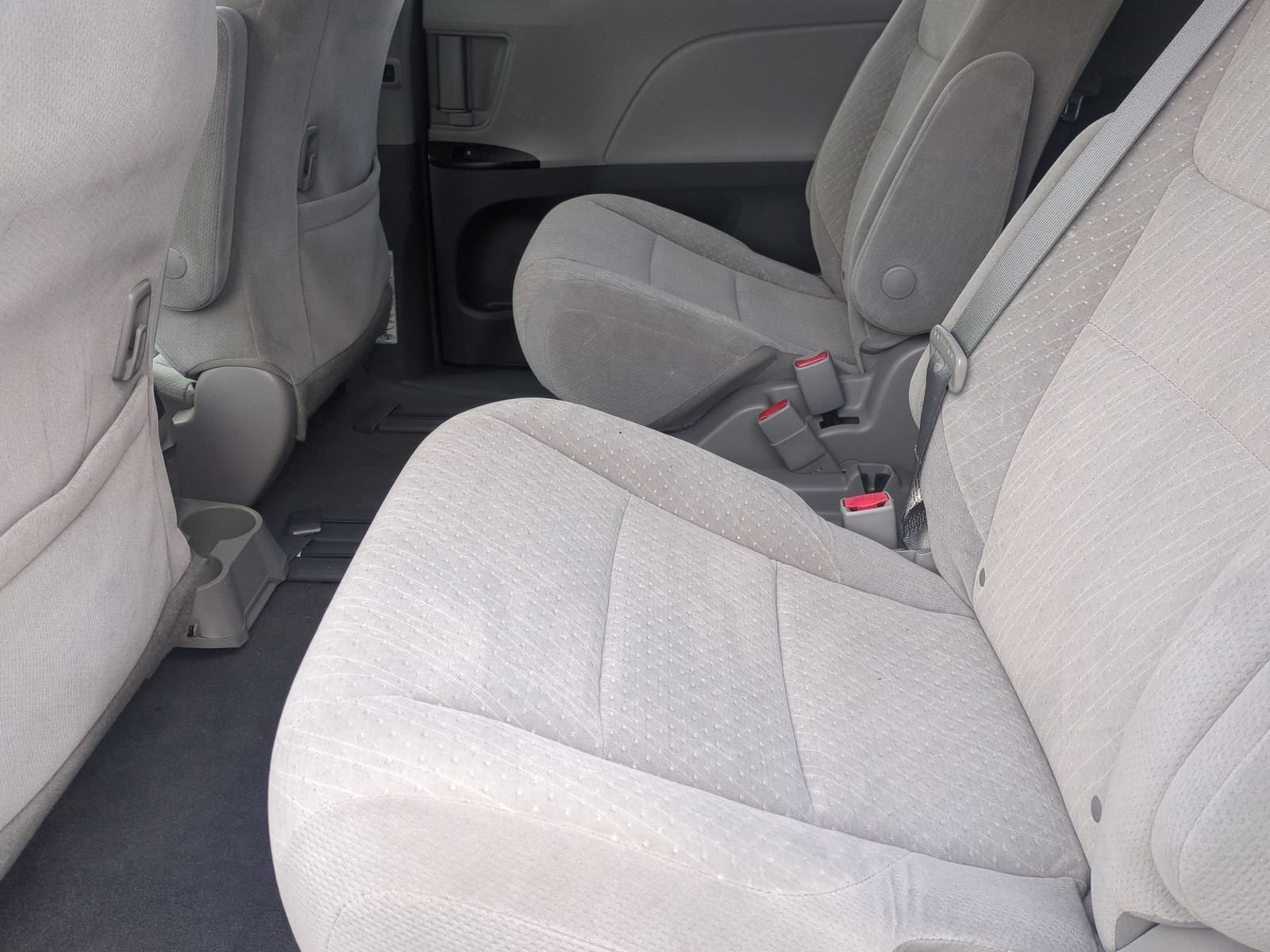 Thumbnail: 2019 Toyota Sienna - 19