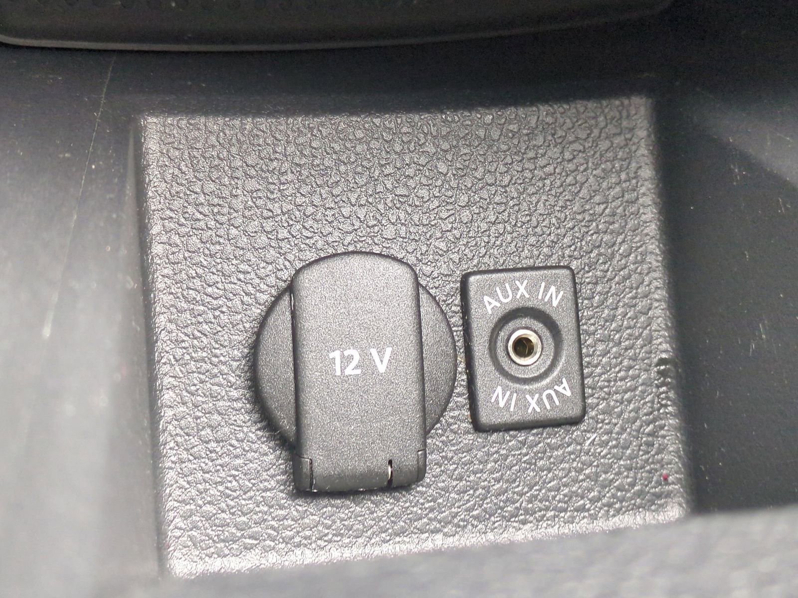 Thumbnail: 2013 Volkswagen Passat - 27