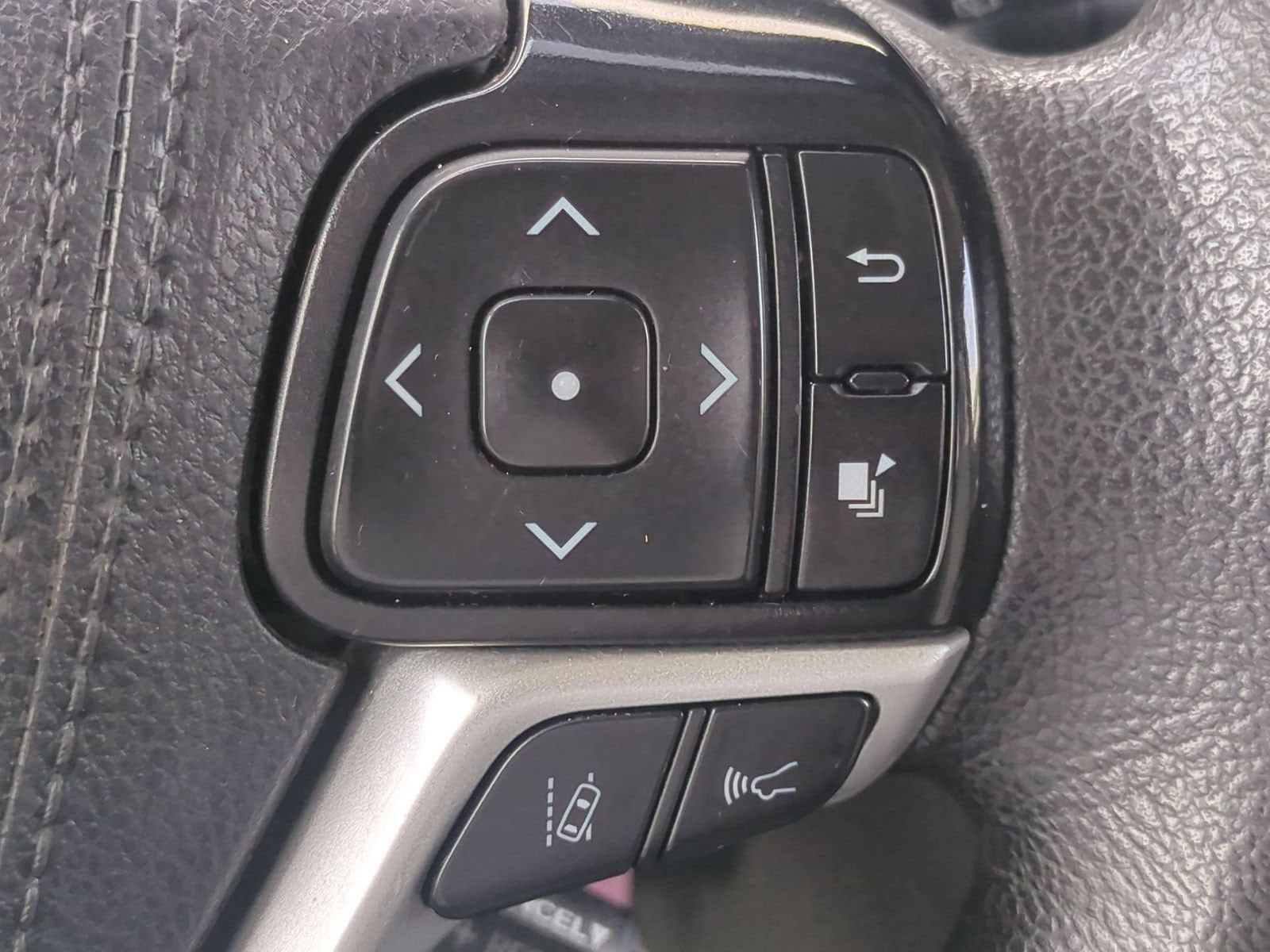 Thumbnail: 2019 Toyota Sienna - 24