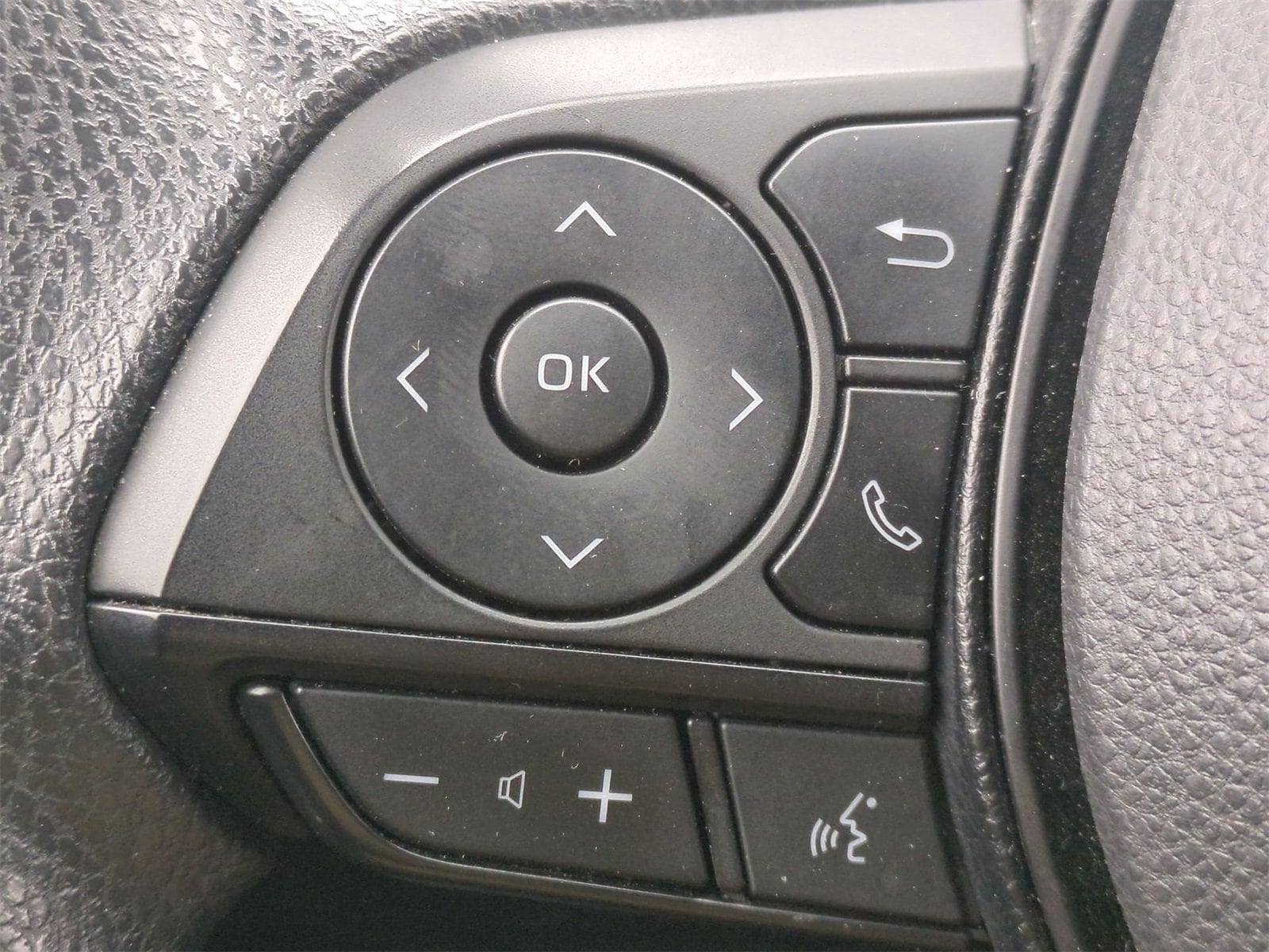 Thumbnail: 2023 Toyota RAV4 - 23