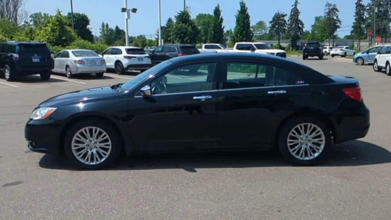 Thumbnail: 2011 Chrysler 200 - 5