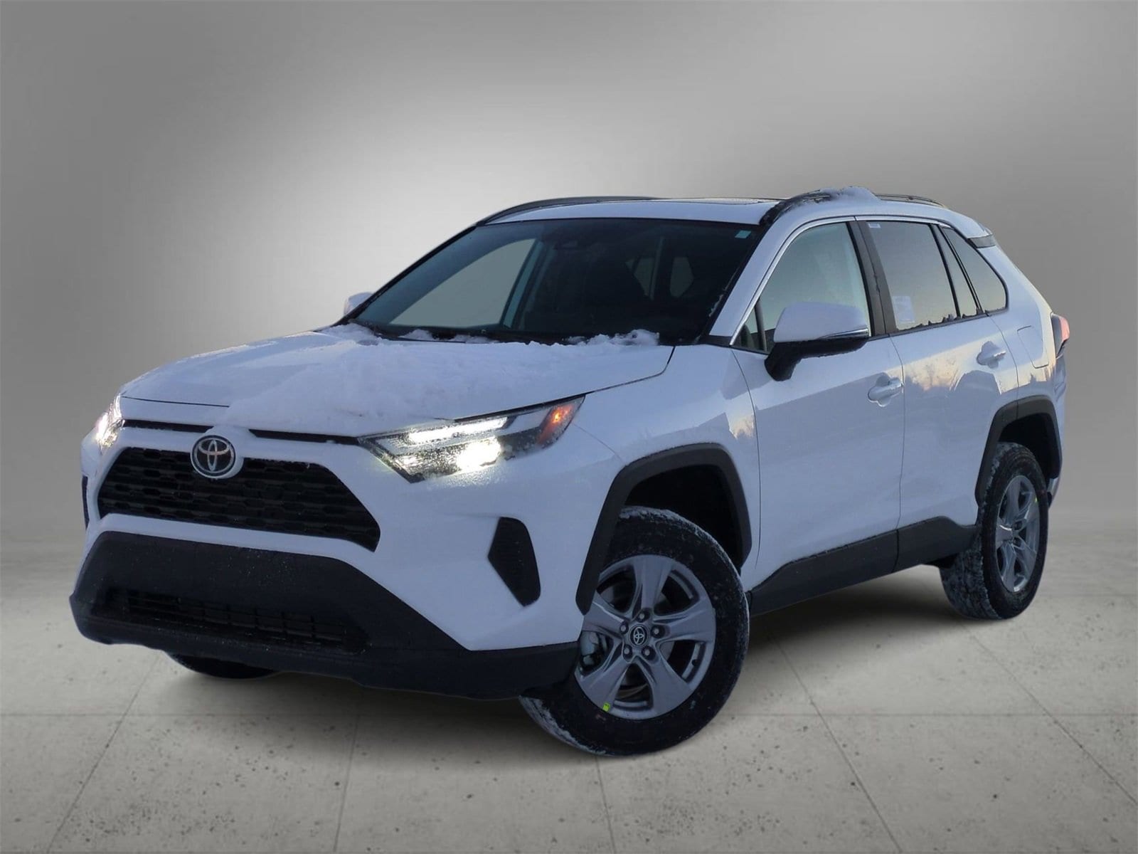 2025 Toyota RAV4 XLE's photo