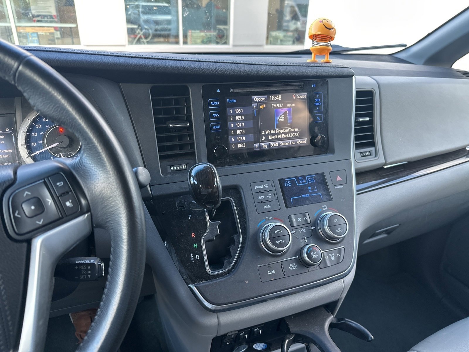 Thumbnail: 2015 Toyota Sienna - 5