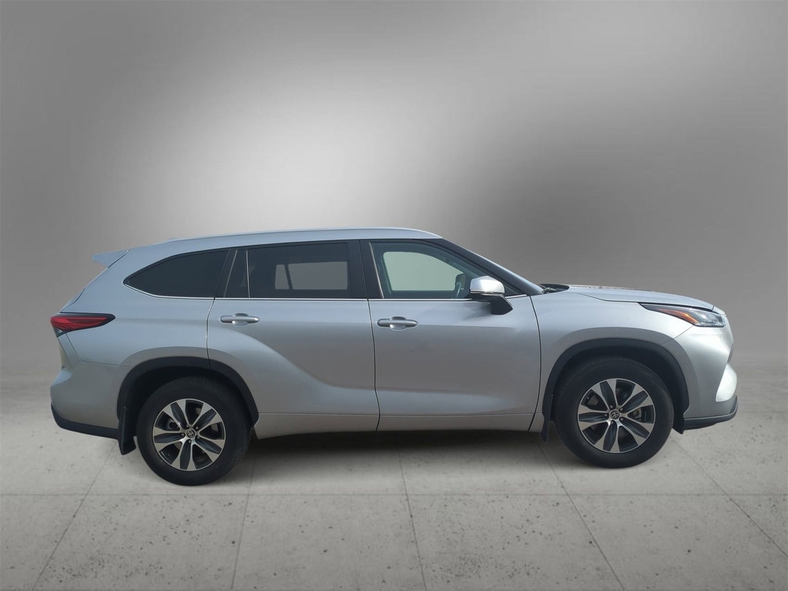 Thumbnail: 2023 Toyota Highlander - 9
