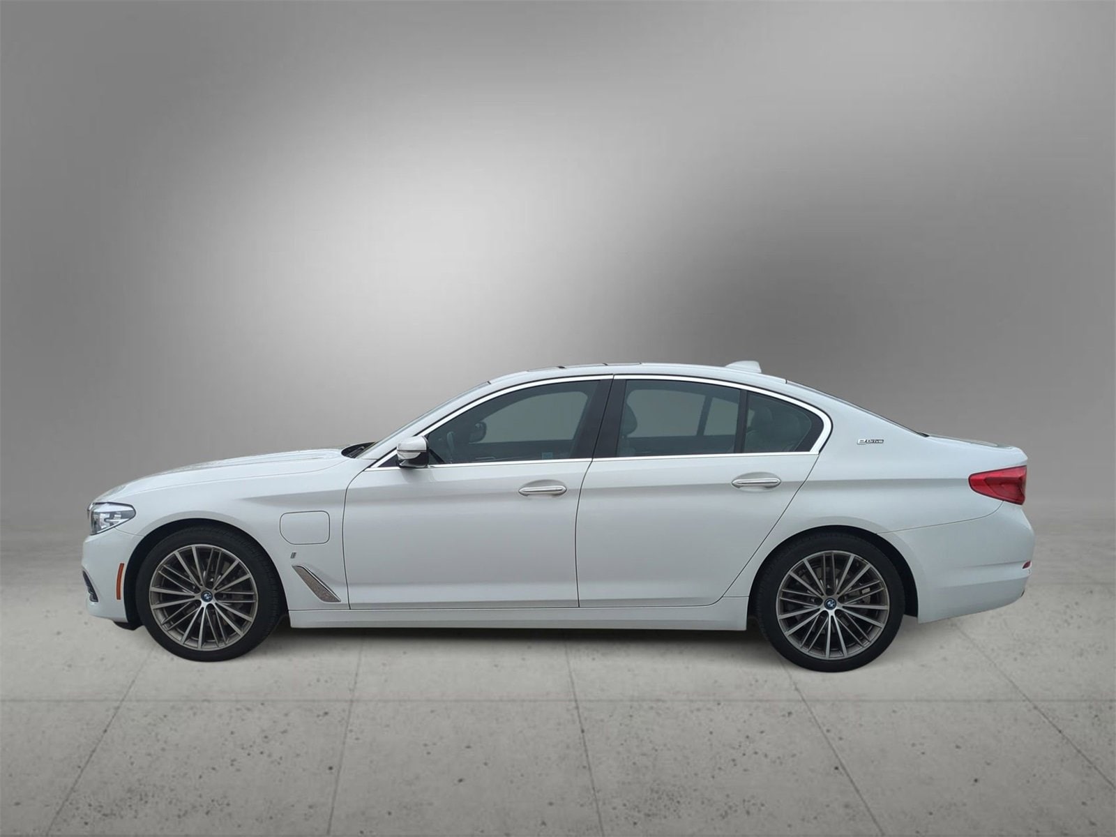 Thumbnail: 2018 BMW 5 Series - 5