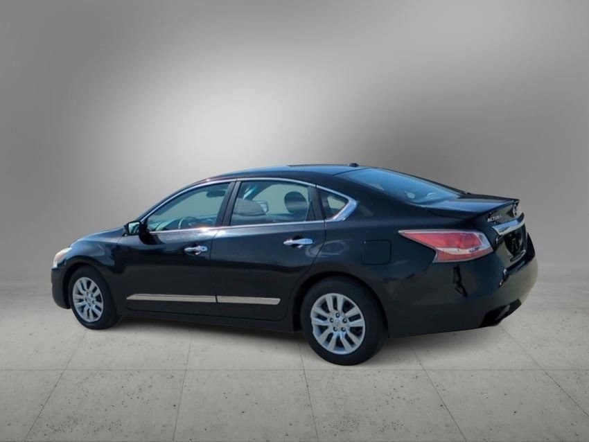 Thumbnail: 2015 Nissan Altima - 6