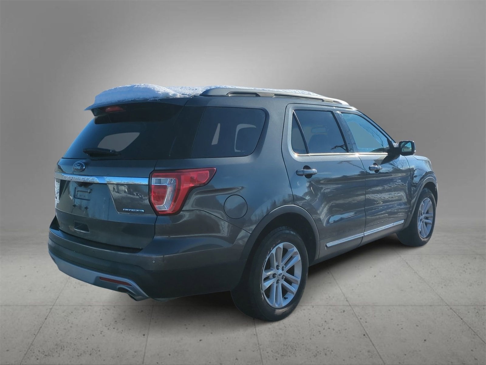 Thumbnail: 2016 Ford Explorer - 8