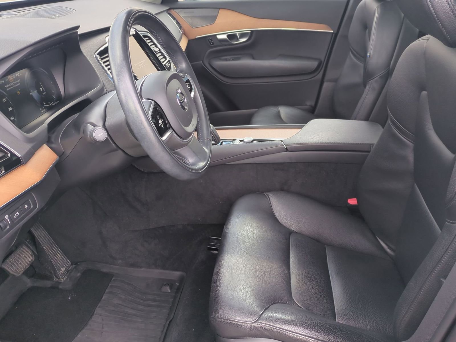 Thumbnail: 2021 Volvo XC90 - 16