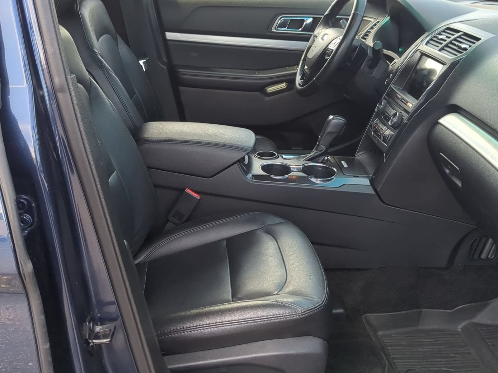 Thumbnail: 2017 Ford Explorer - 21