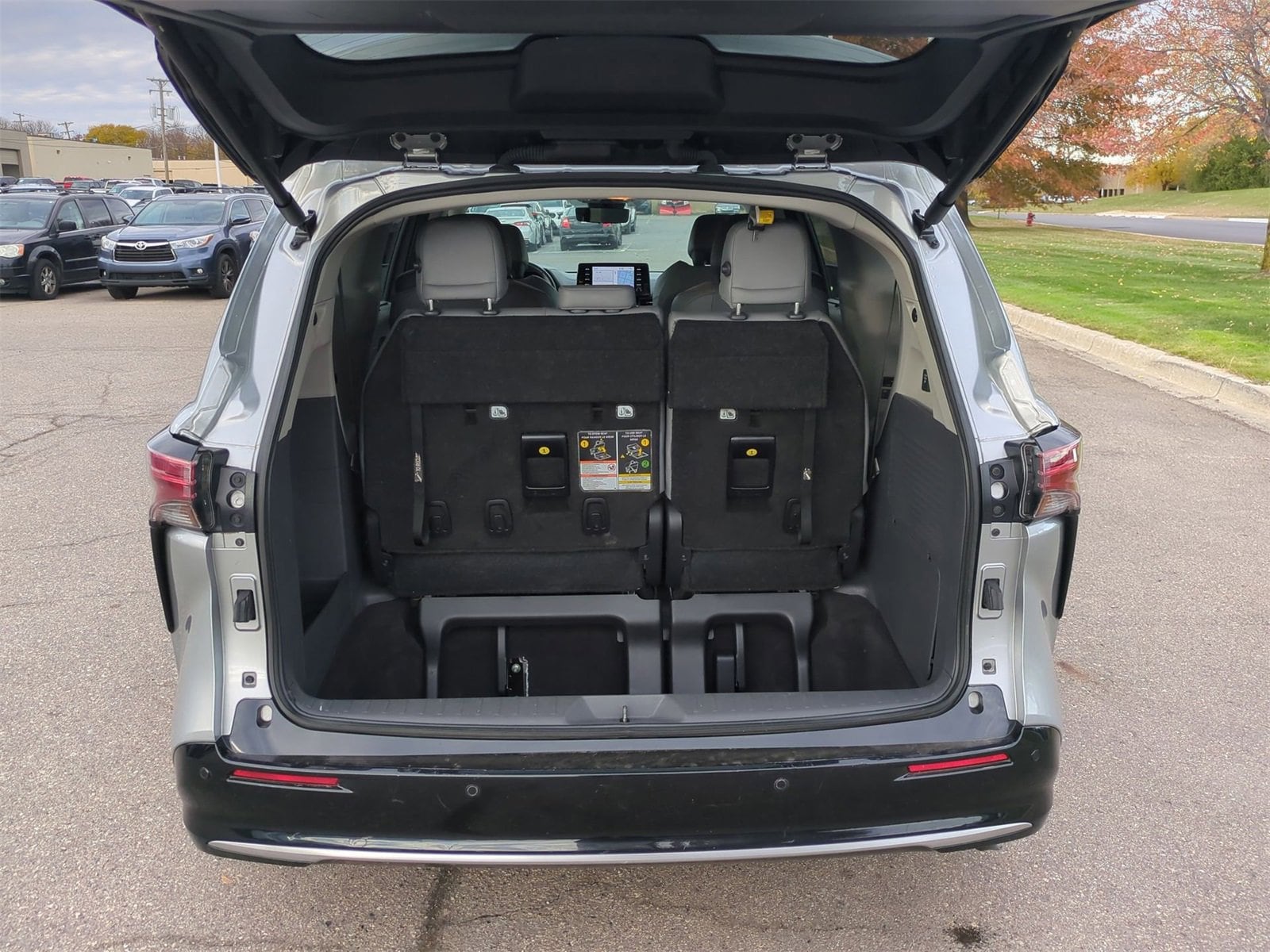 Thumbnail: 2024 Toyota Sienna - 33