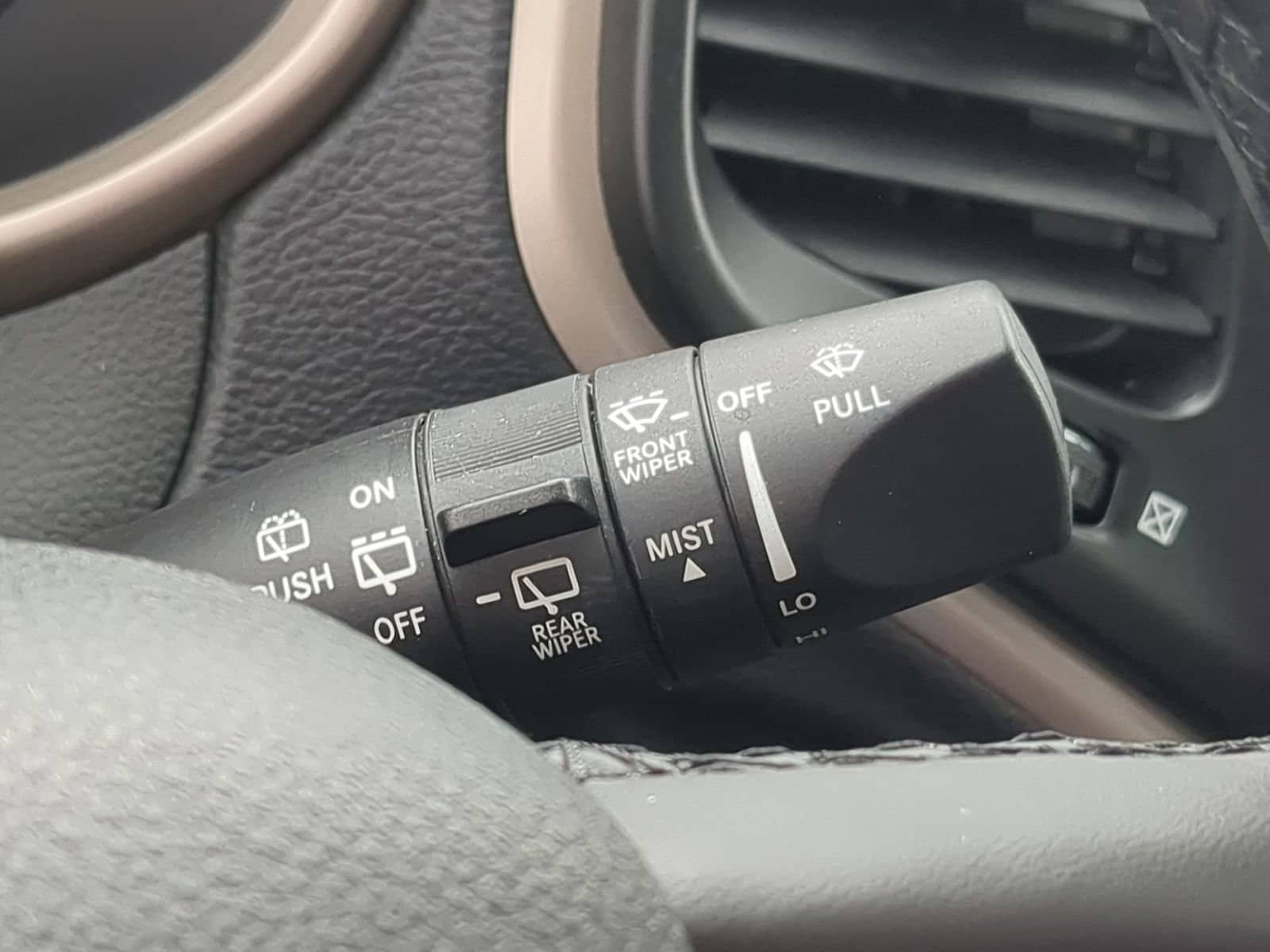 Thumbnail: 2015 Jeep Cherokee - 25