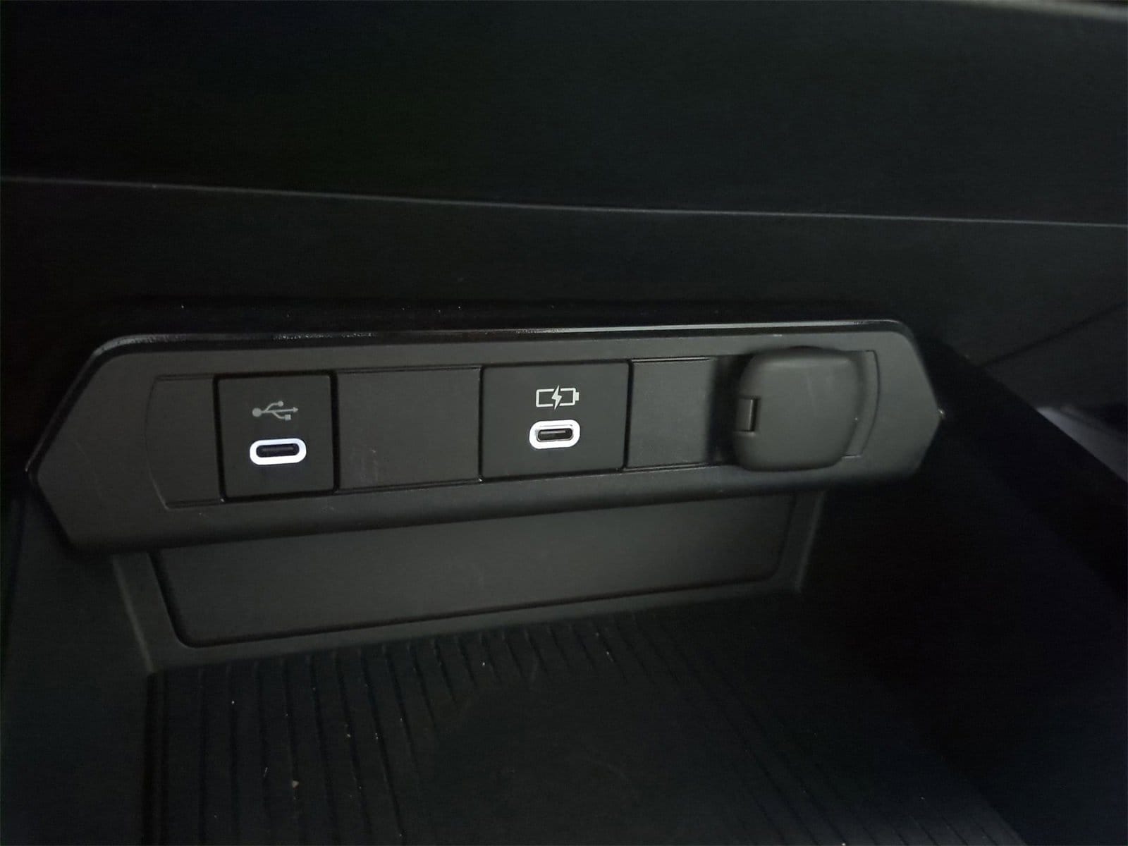 Thumbnail: 2025 Toyota Prius - 31