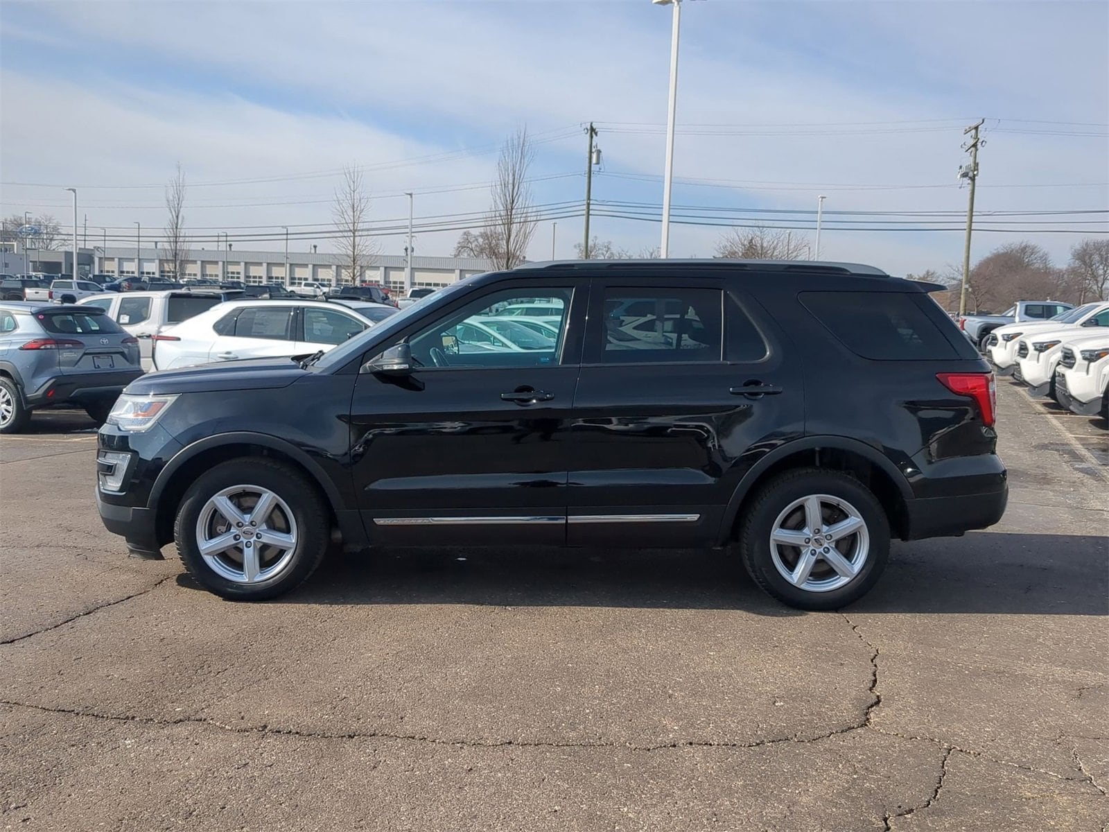 Thumbnail: 2017 Ford Explorer - 11