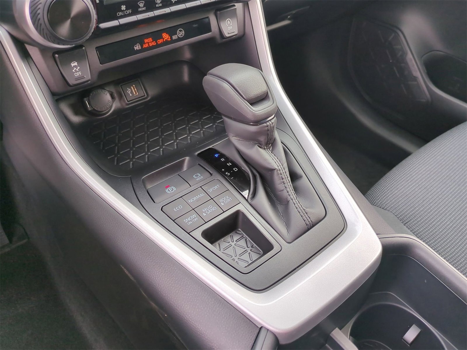 Thumbnail: 2025 Toyota RAV4 - 31