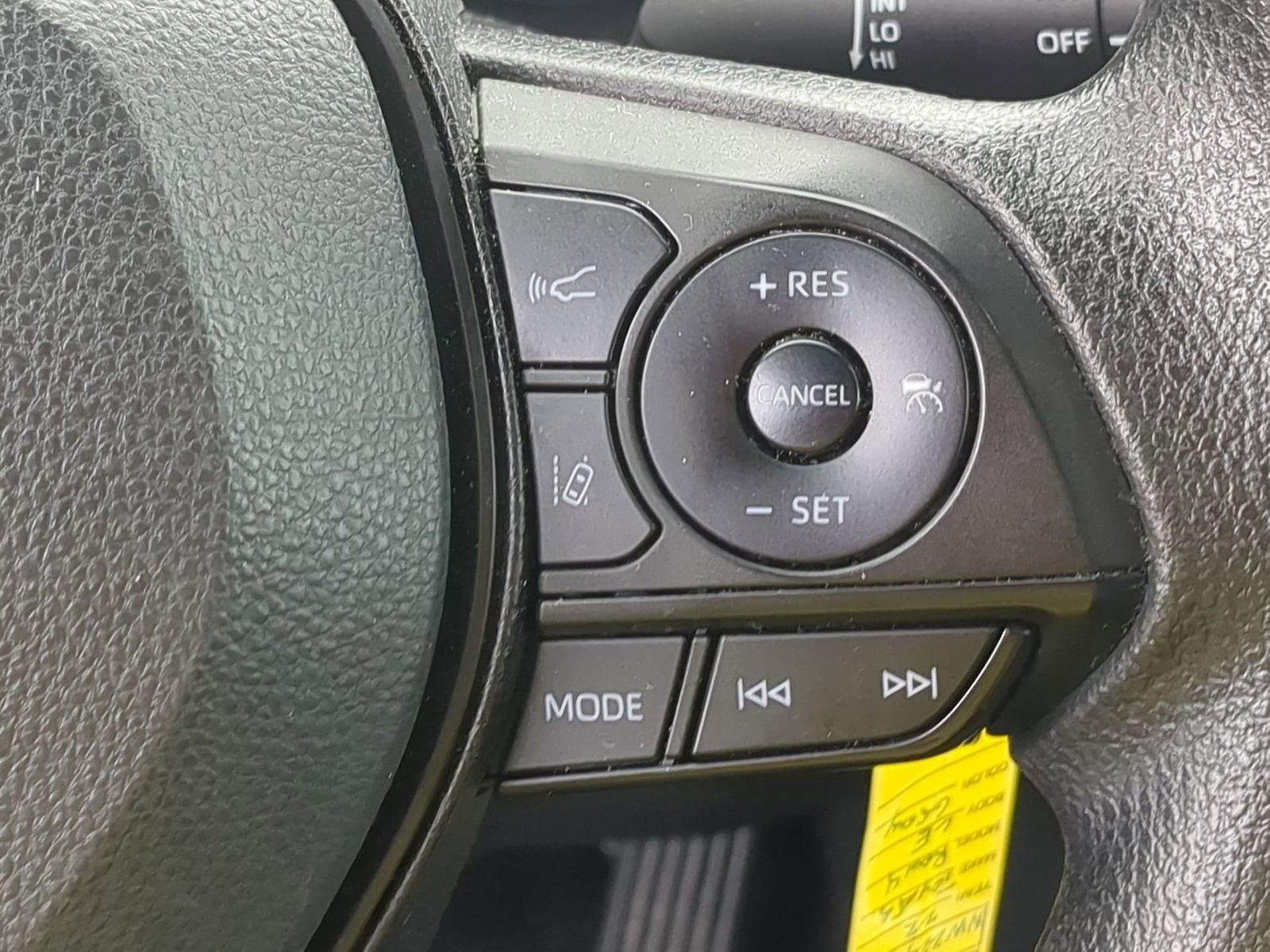 Thumbnail: 2022 Toyota RAV4 - 23