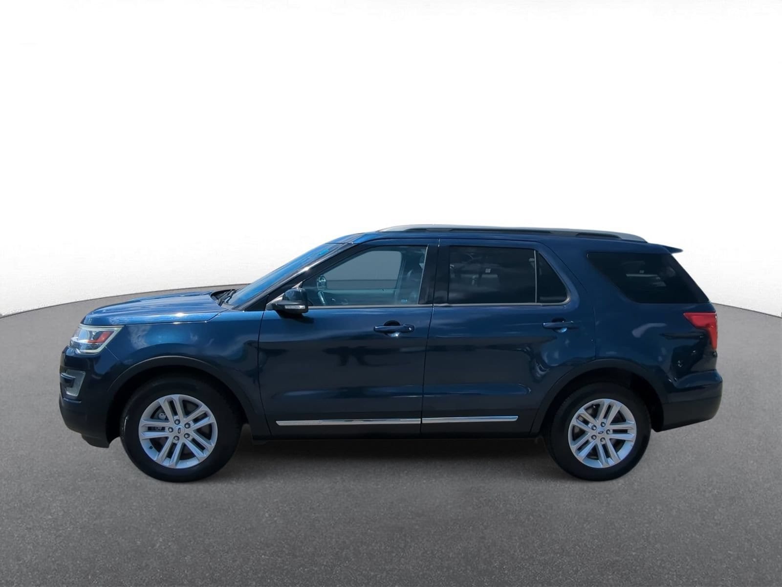 Thumbnail: 2017 Ford Explorer - 5