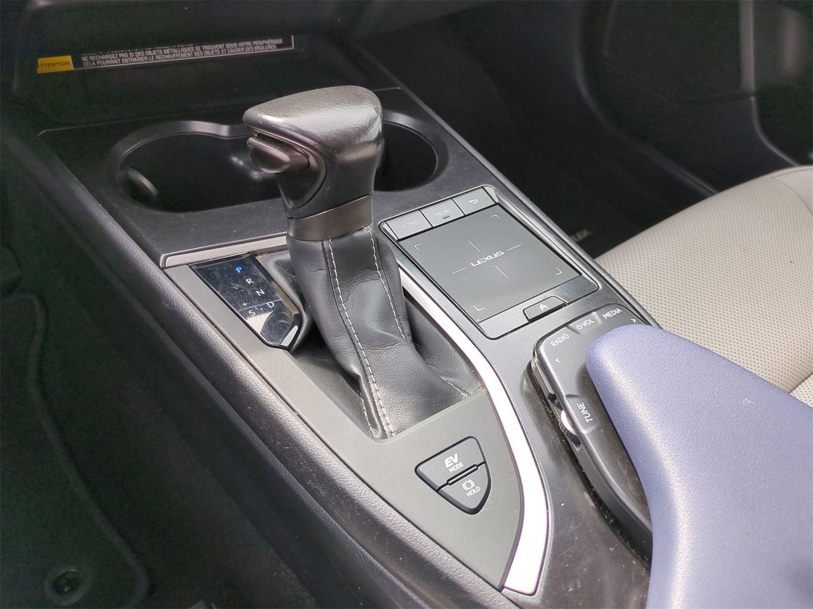 Thumbnail: 2021 Lexus UX - 28