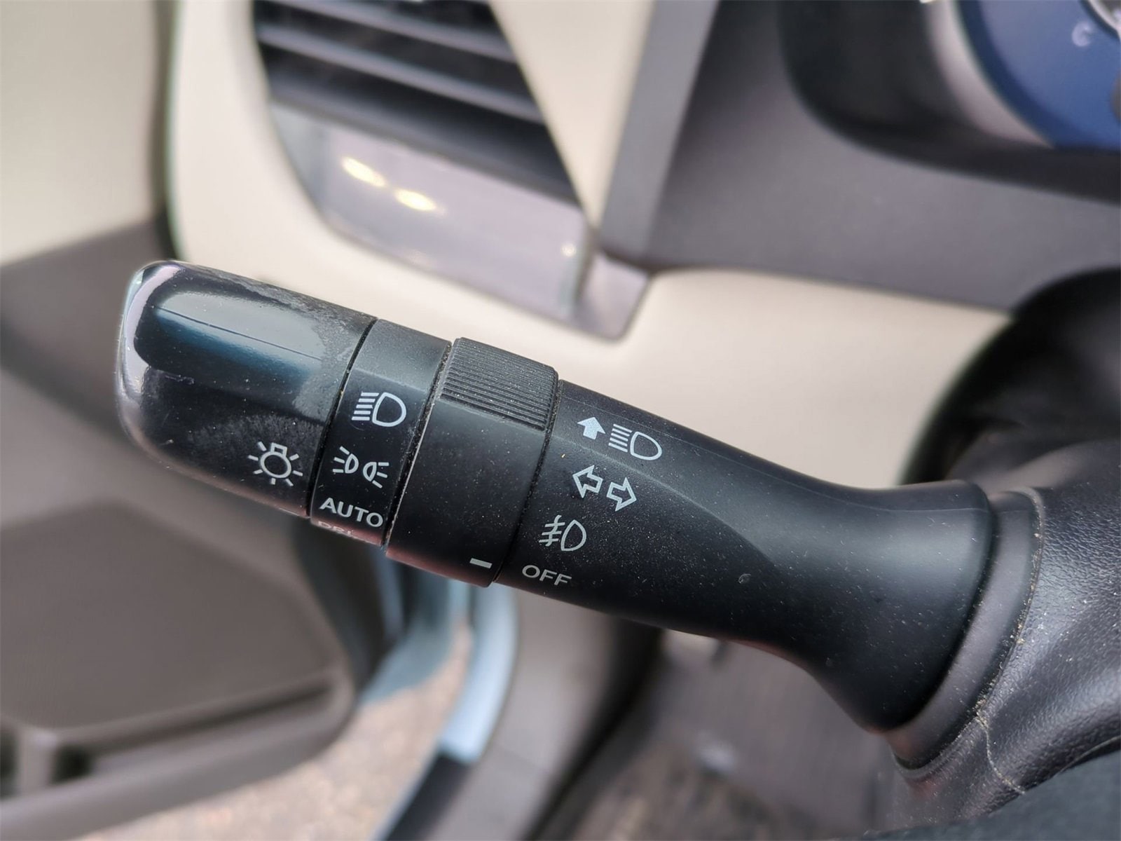 Thumbnail: 2015 Toyota Sienna - 26